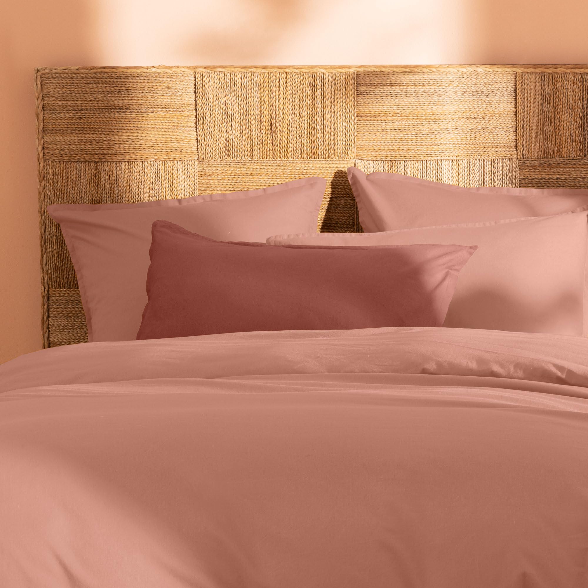 MATT & ROSE Parure de lit Coton LAVÉ Unie avec taies à Volant 100% Coton | Nude | Housse de couette 240x220 cm + 2 taies d'oreiller 65x65 cm | Fermeture boutons | Certification Oeko-Tex