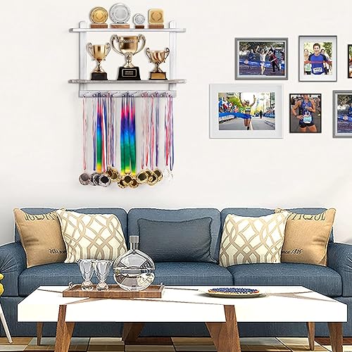 Vista 6 de LAVIEVERT Percha de madera para medallas y estante para trofeos, exhibición de carreras montada en la pared con estante de almacenamiento de 2 Blanco