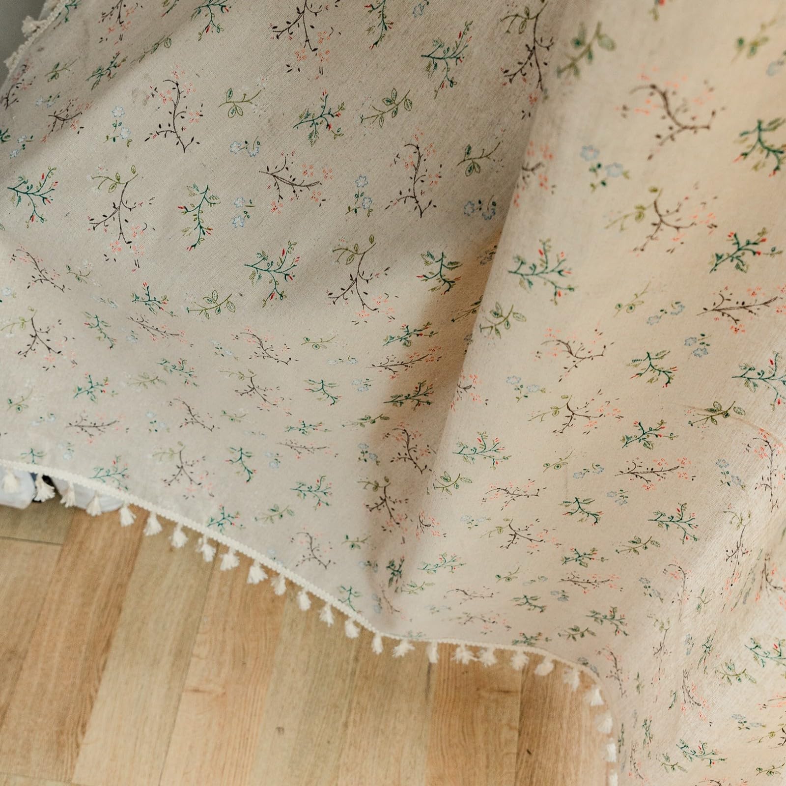 A.Monamour Rideau Voilage Passe Tringle Semi Occultant Opaque Coton Lin Floral Rural Boho Décoration Fenêtre Court Rideau de Porte avec Glands à Pompons pour Salon Chambre Cuisine, 1 Panneau