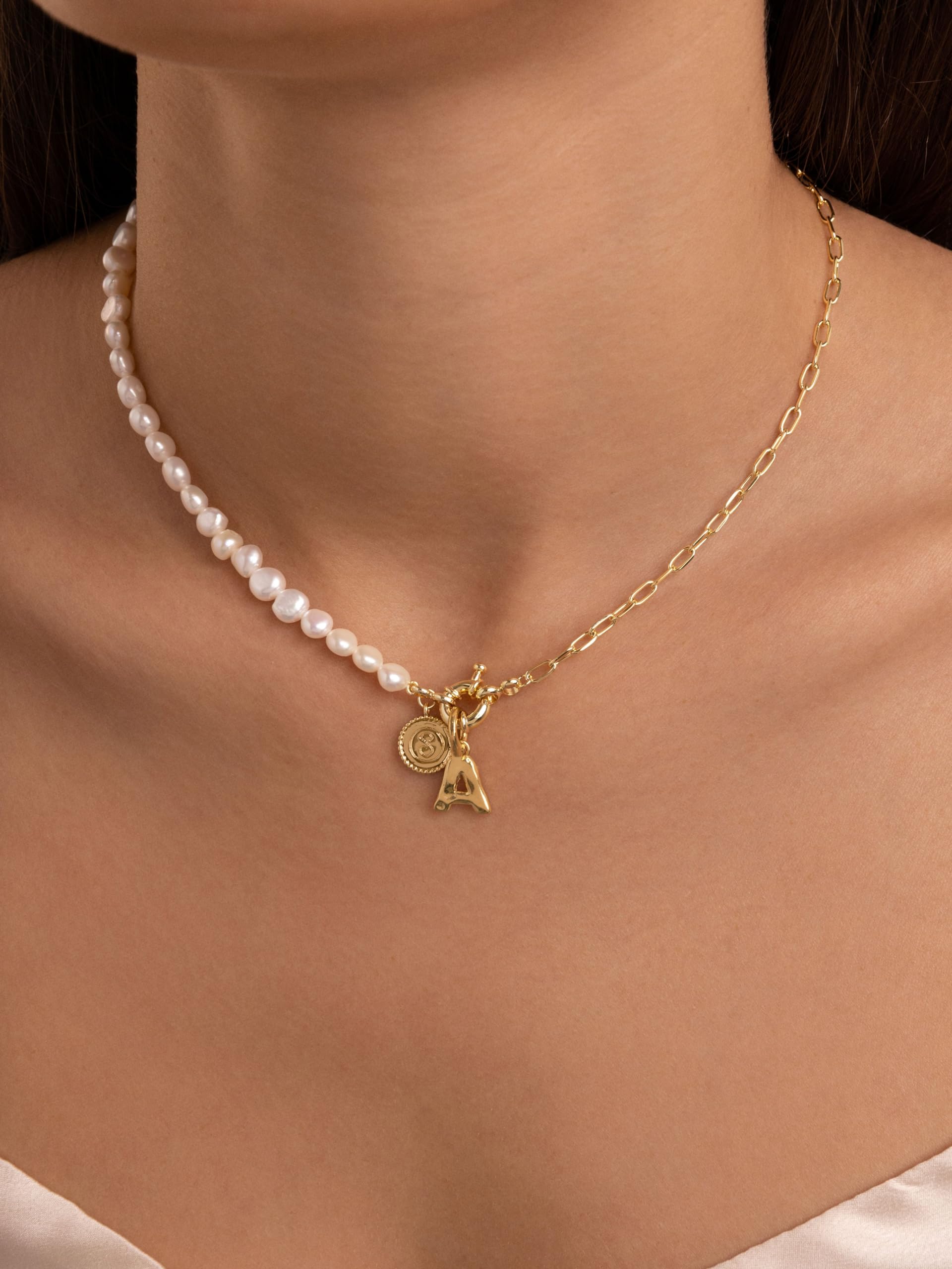 SINGULARU - Charm Letter Organic. Colgante en Plata de Ley 925 con Acabado Baño de Oro 18Kt. Combinable con Collar. Joyas para Mujer. Letras A - Z