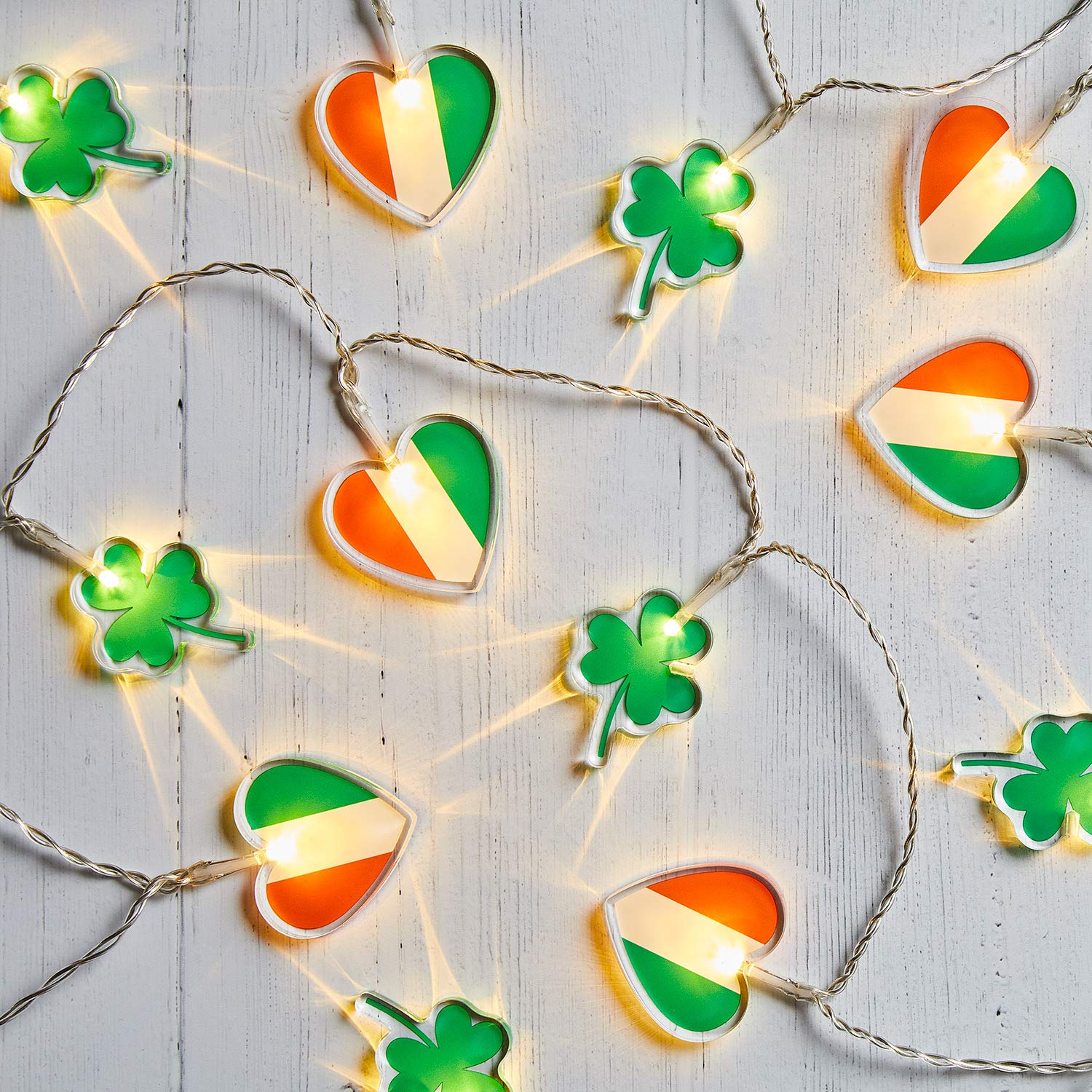 Lights4fun 12 Shamrock and Irish Flag St Patrick’s Day Battery Operated LED Indoor String Lights 1.65m