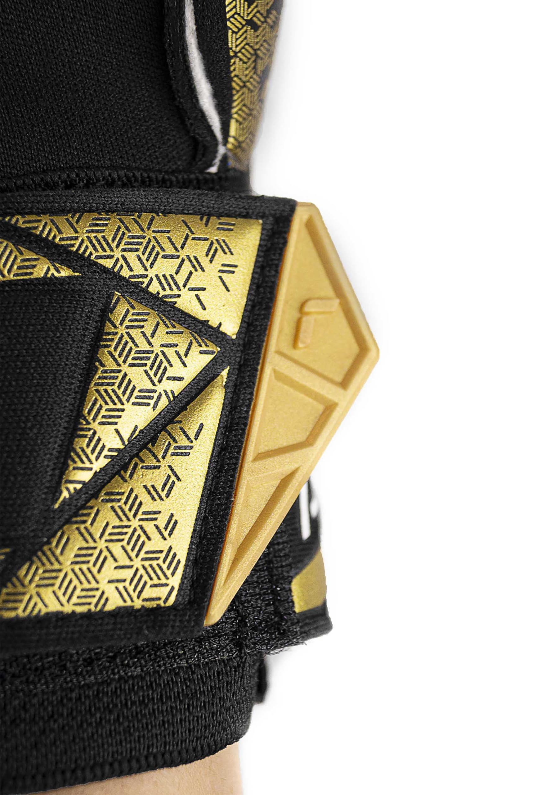 Reusch Profi Torwarthandschuhe Erwachsene | Fingerschutz | starker Grip mit Latexerweiterung | atmungsaktiv | für Training & Spiel | Natur- & Kunstrasen | Attrakt Gold X Evolution Cut Finger Support