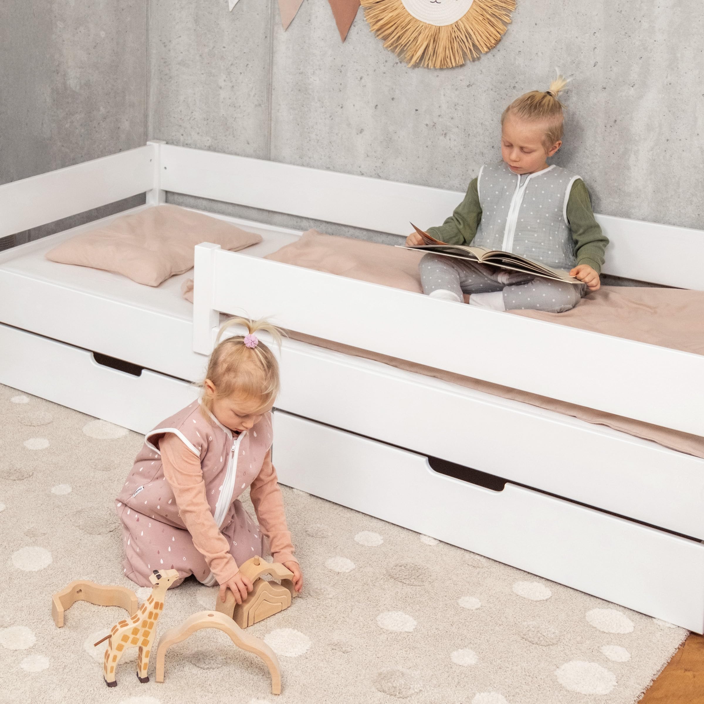 Ehrenkind® Kinderbett Buche Nova | FSC® Zertifiziert | Kinderbett mit Rausfallschutz | Massivholz inkl. Lattenrost | 120x200cm weiß mit Bettkasten | Bett 120x200 | Kinder Bett