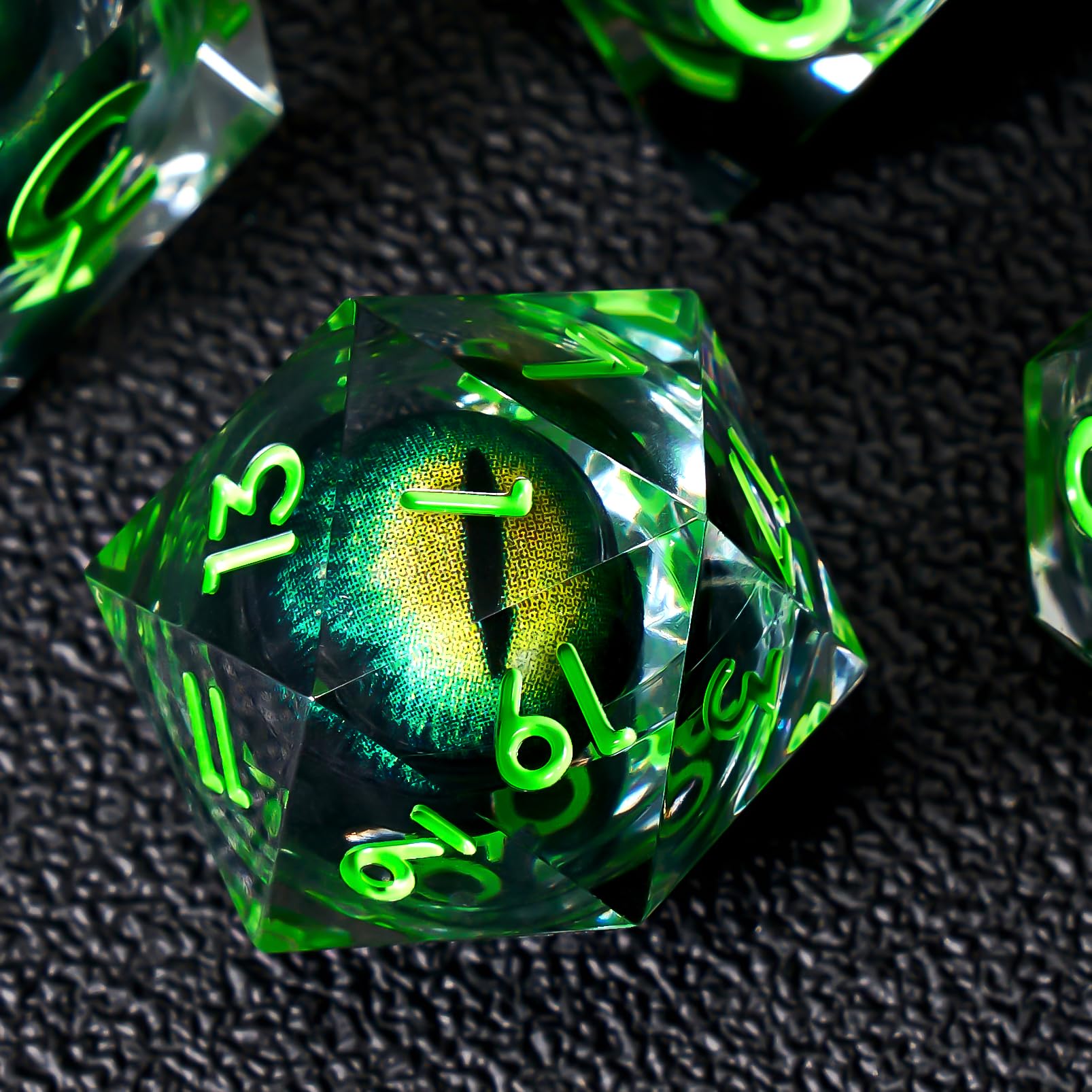 Role dice Dragon Eye DND Dice Set, 7pcs Liquid Core Dice with Gift Box, Handmade Sharp Edge Resin Dice for Role Playing Dungeons and Dragons Ttrpg(Green)