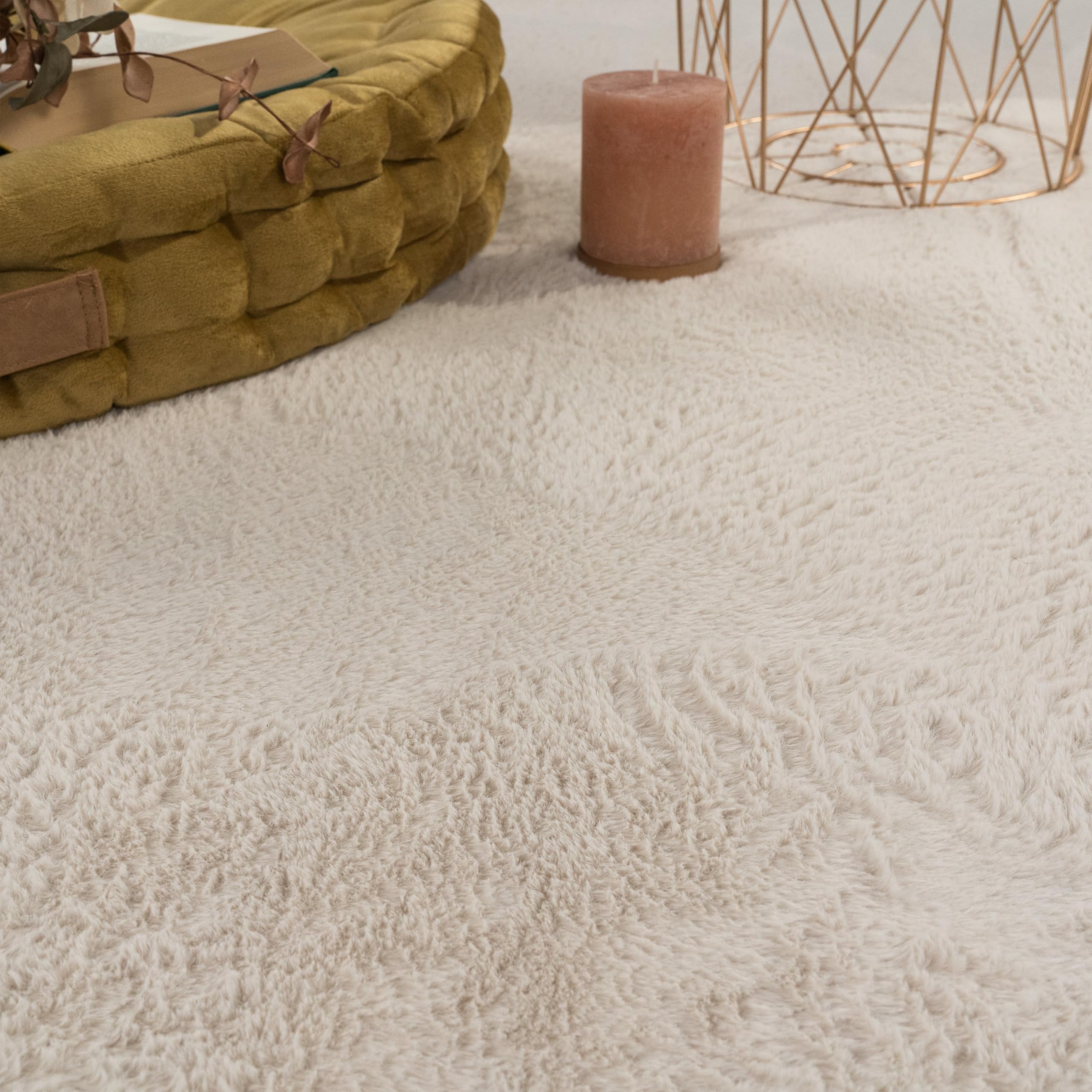 Paco Home Tapis Salon Fausses Fourrures Doux Lavable Moderne Élégant Facile À Entretenir Effet Fourrure Uni Brillant Douillet À Poils Longs, Dimension:200x280 cm, Couleur:Crème