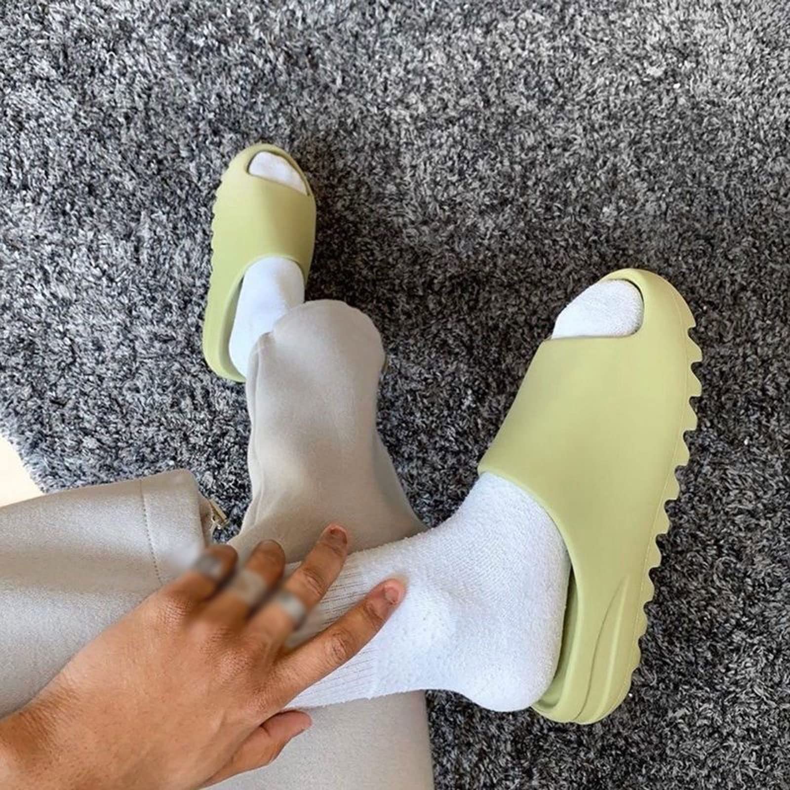 YHQZNLXQ Zapatillas para Mujer Zapatillas de Verano Hombres Mujeres Fondo Suave Interior Diapositivas para el hogar Sandalias Zapatos de Playa Ligeros Zapatillas Masculinas ChanclasAlbaricoque,
