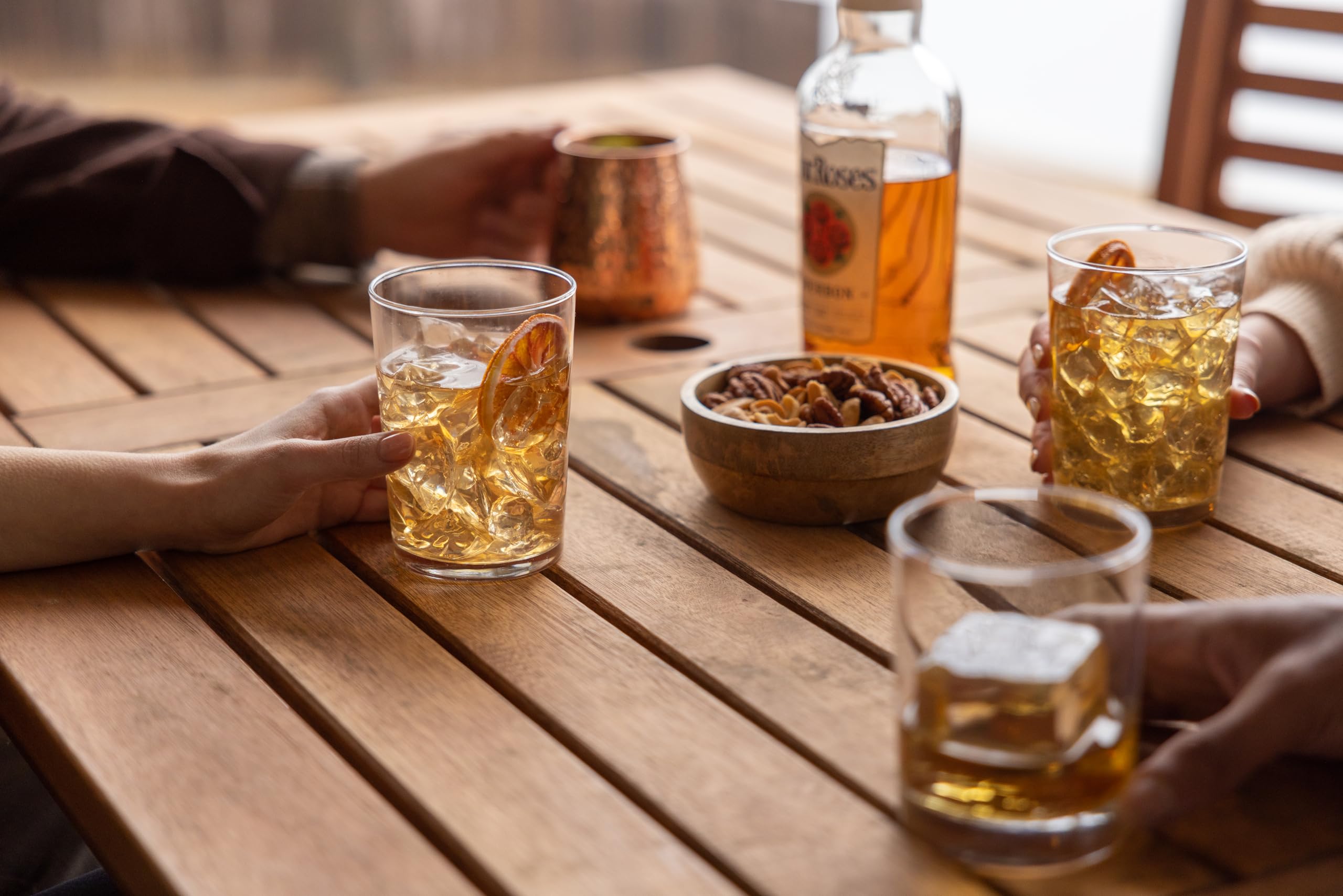 Four Roses Kentucky Straight Bourbon Whiskey – Sanfte Komposition aus 10 verschiedenen Whiskeys – Bourbon mit fruchtig-süßem Geschmack – 1 x 1 l