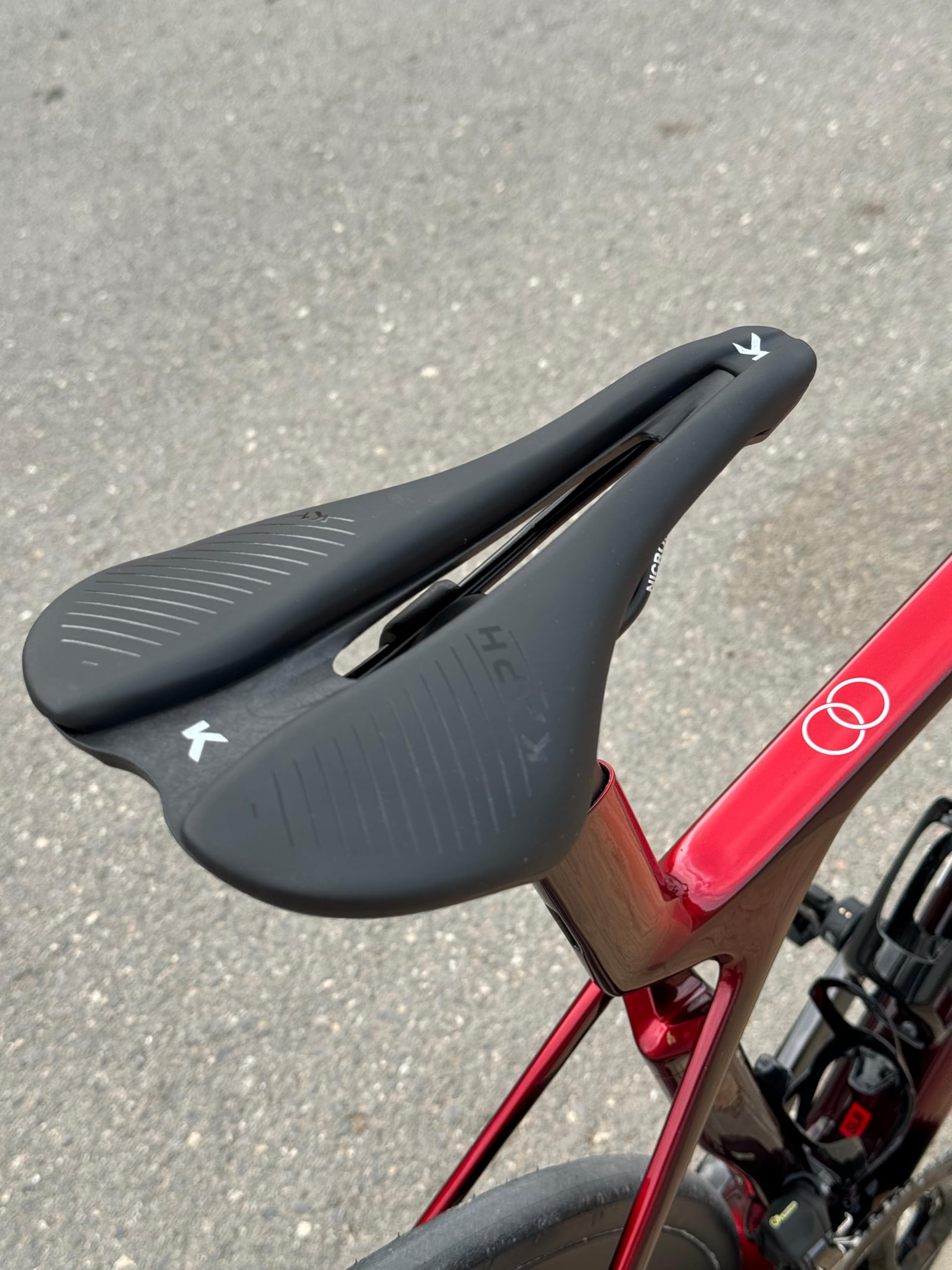 KAPH Sillin de Bicicleta KAPH K1 Antiprostático Carretera MTB - Modelo K1 Apto Montaña Triatlón Carretera Hombre Mujeres Unisex Ligero para un Rendimiento optimo (Acero)