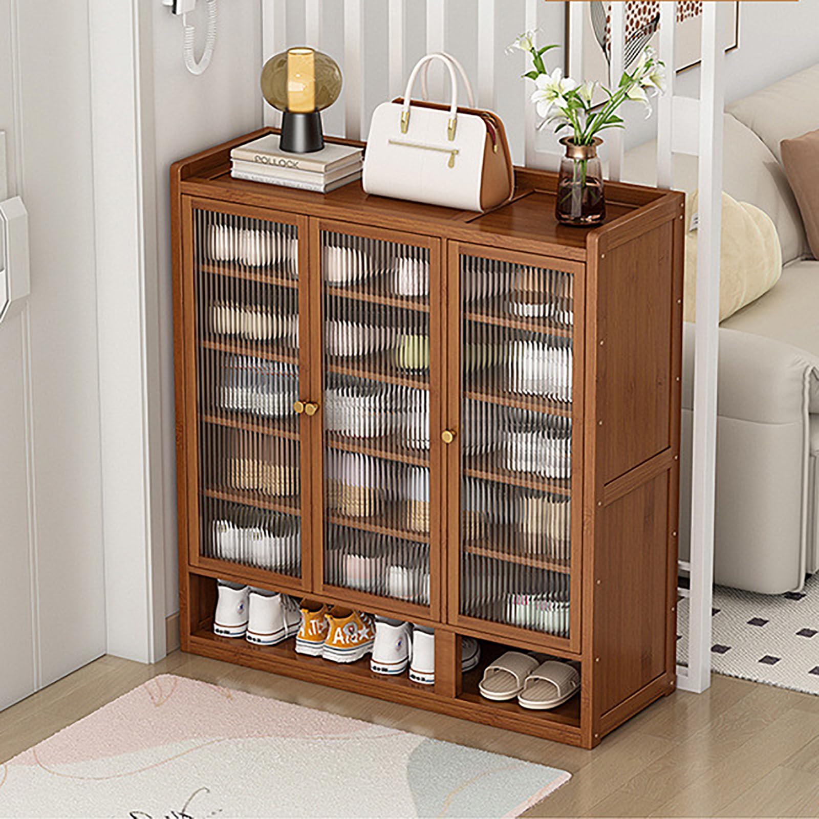 Meuble à chaussures de qualité en bois marron et détails en rotin haut de gamme