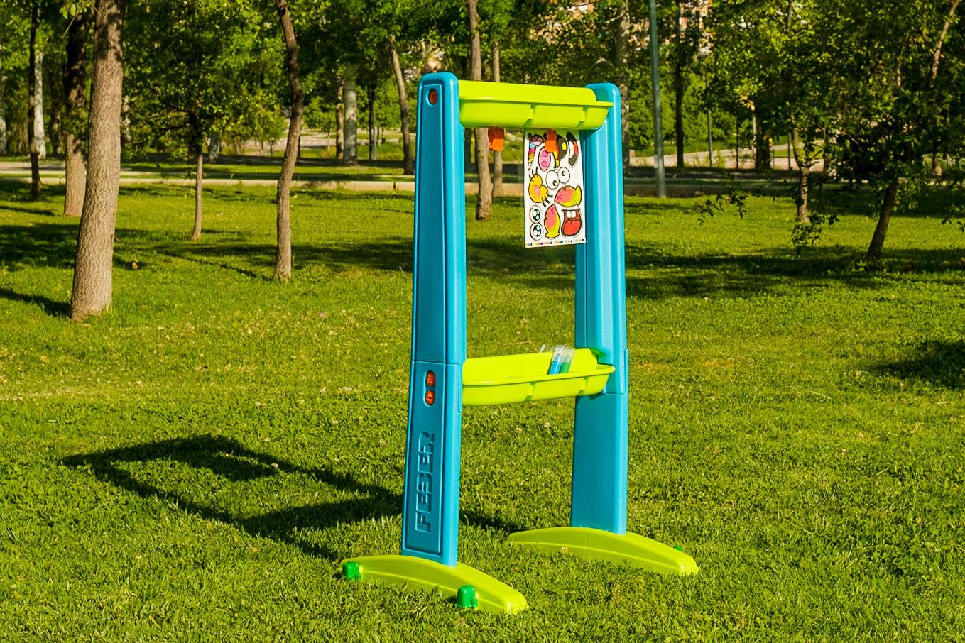 Feber - Art & Fun Board, ardoise transparente en forme de chevalet, pour peindre, jouer, 4 marqueurs de couleur inclus, autocollants, clips pour papier, pour enfants à partir de 3 ans