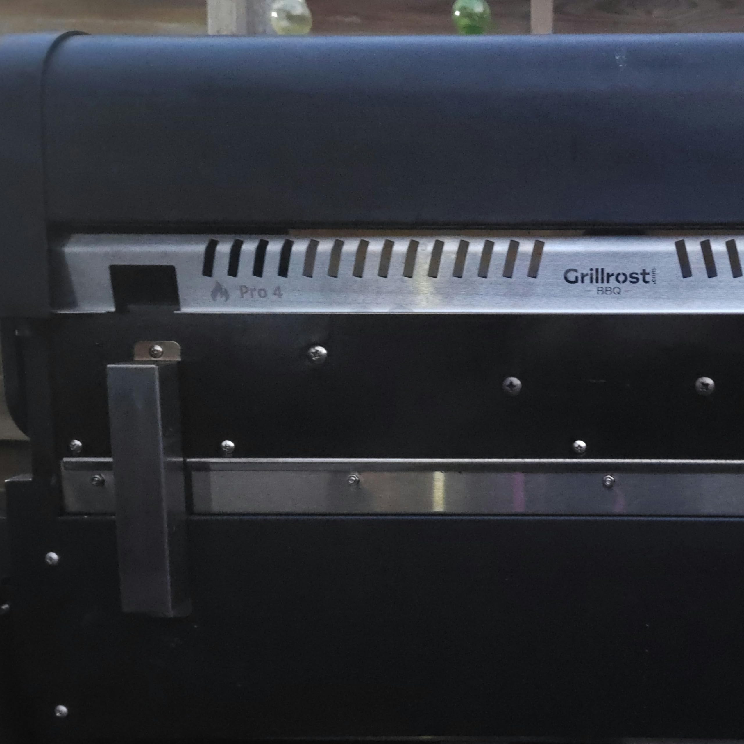 Grillrost.com Das Original Windabweiser Monroe Pro 4 - Weniger Hitzeverlust und weniger Gasverbrauch!