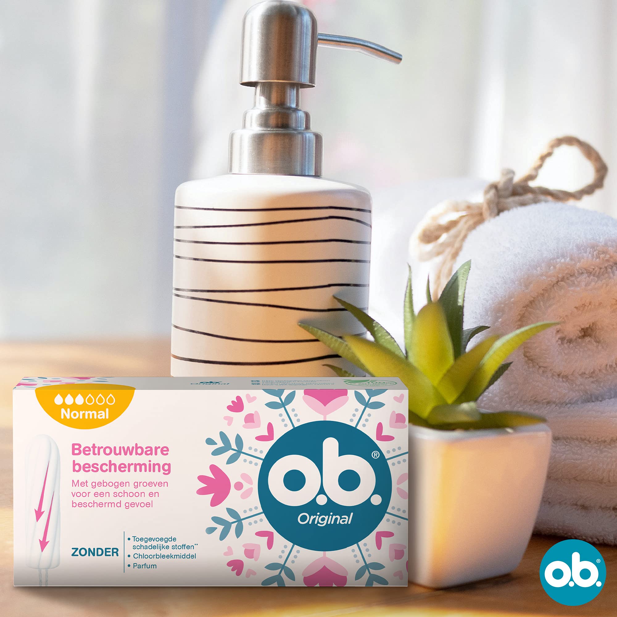 o.b.® Zestaw 16 wkładek Super Plus Original na bardzo ciężkie dni menstruacyjne z technologią StayDry i zakrzywionymi rowkami dla niezawodnej ochrony i czystości