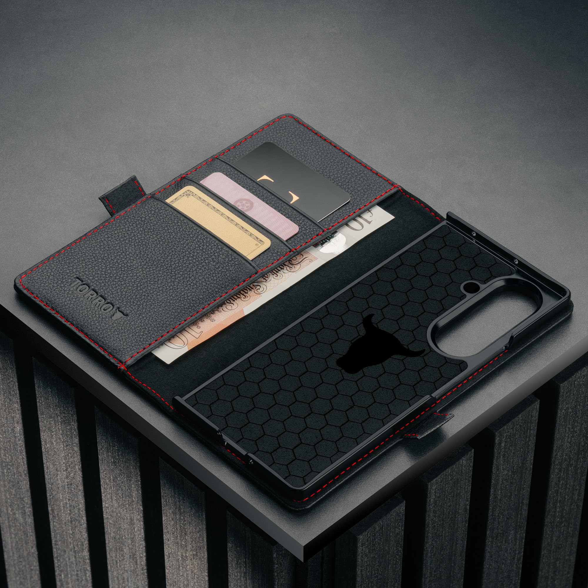 TORRO Leder Hülle kompatibel mit Samsung Galaxy Z Fold7 2025– Echt Lederhülle mit Standfunktion und Kartenfächern (Schwarz)