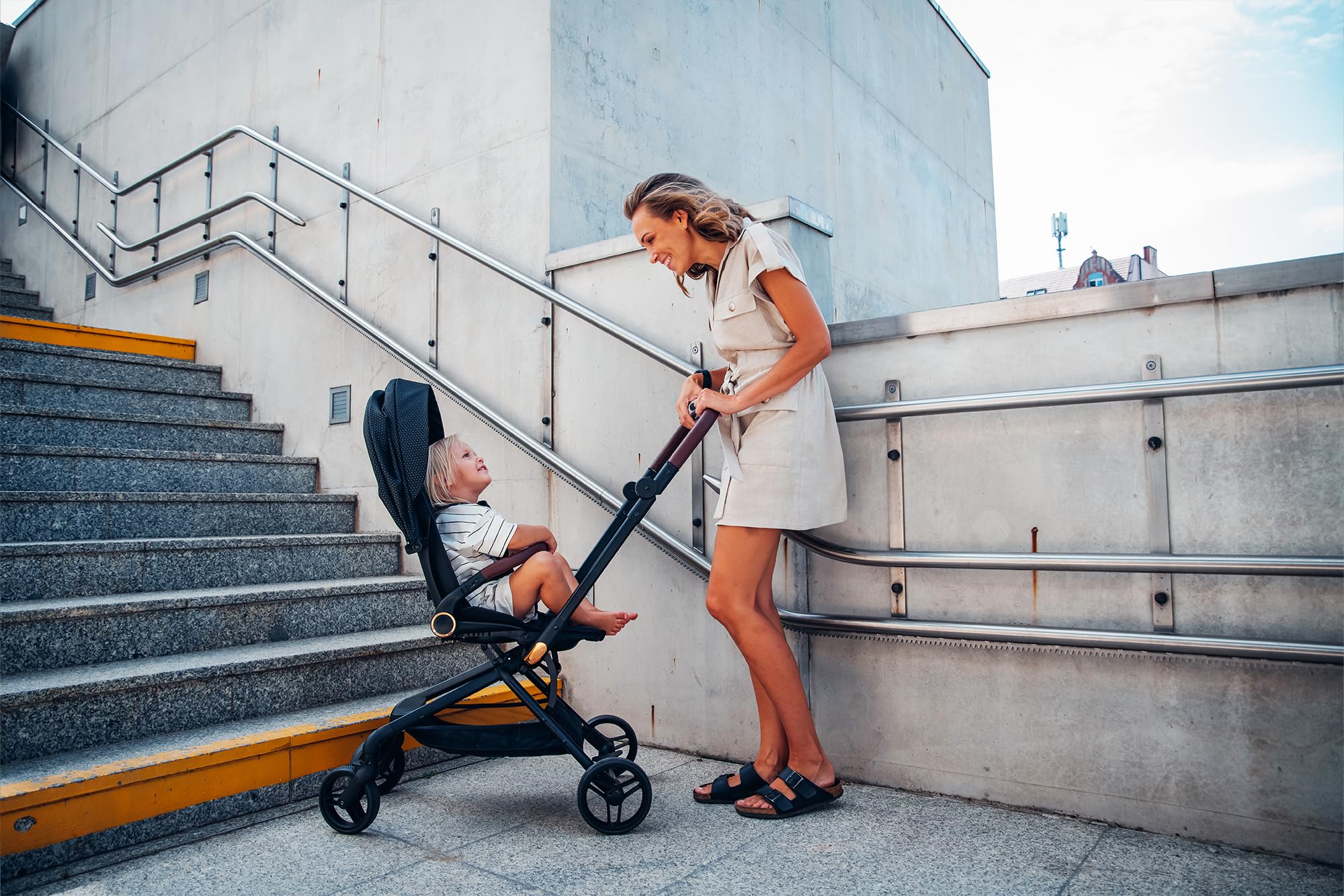 MoMi Kinderwagen ADELLE ab 6. Monat bis 22 kg klappbarer Buggy 360°-Sitz 5-Punkt-Sicherheitsgurt