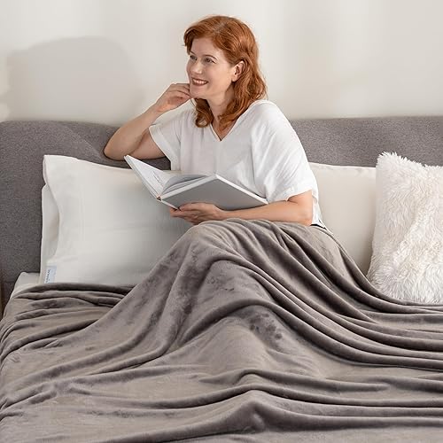 Miniatura 3 de Berkshire Blanket Manta clásica de VelvetLoft para cama tamaño Queen, ligera, suave y mullida para cama y sofá, gris carbón, 90 x 90 pulgadas