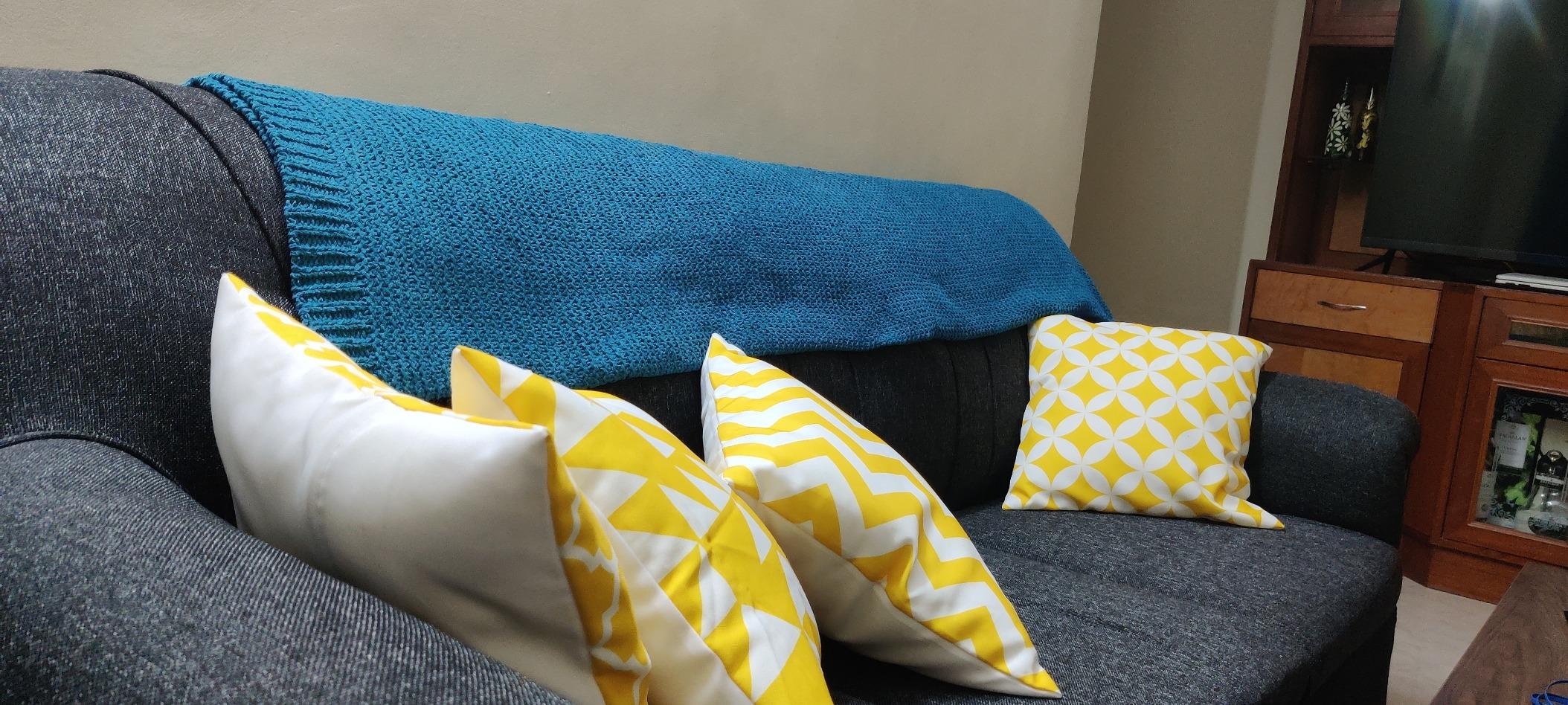 AmazonBasics Knitted Chenille Throw Blanket 60 x 80 Inches, Teal