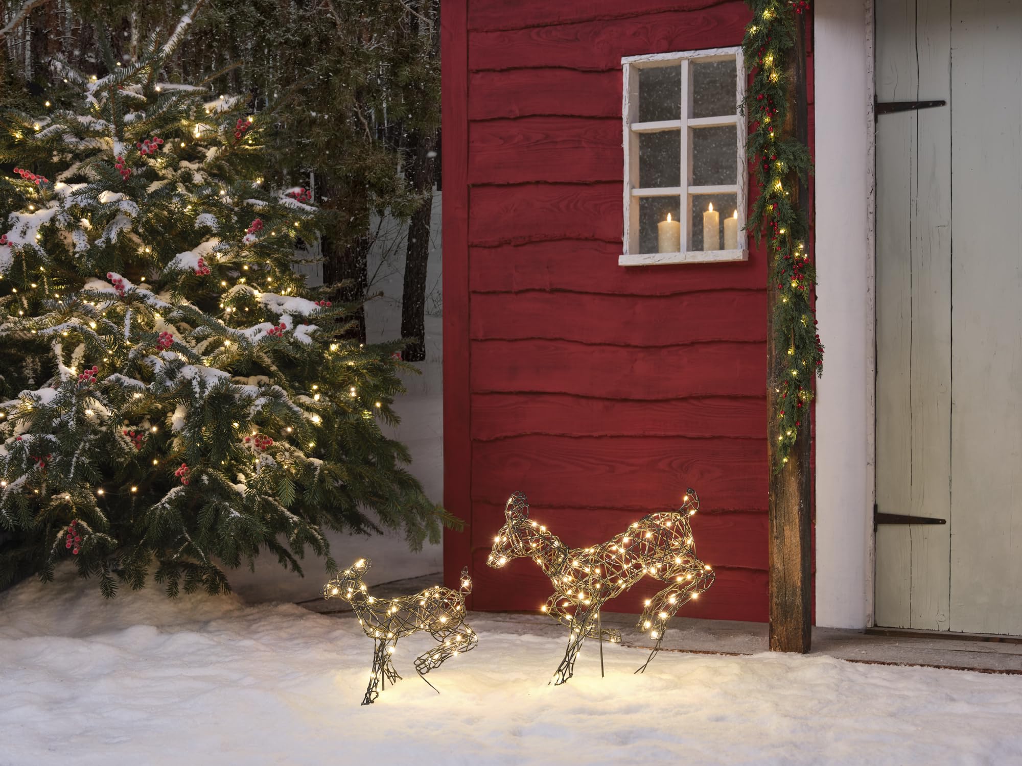 Light4fun Hirsch mit springendem Harlow und Kitz | strombetrieben | mit 120 LEDs, Timer & 3 Beleuchtungsmodi Weihnachten Weihnachtsdeko | wetterfest für Garten außen | 2 Größen