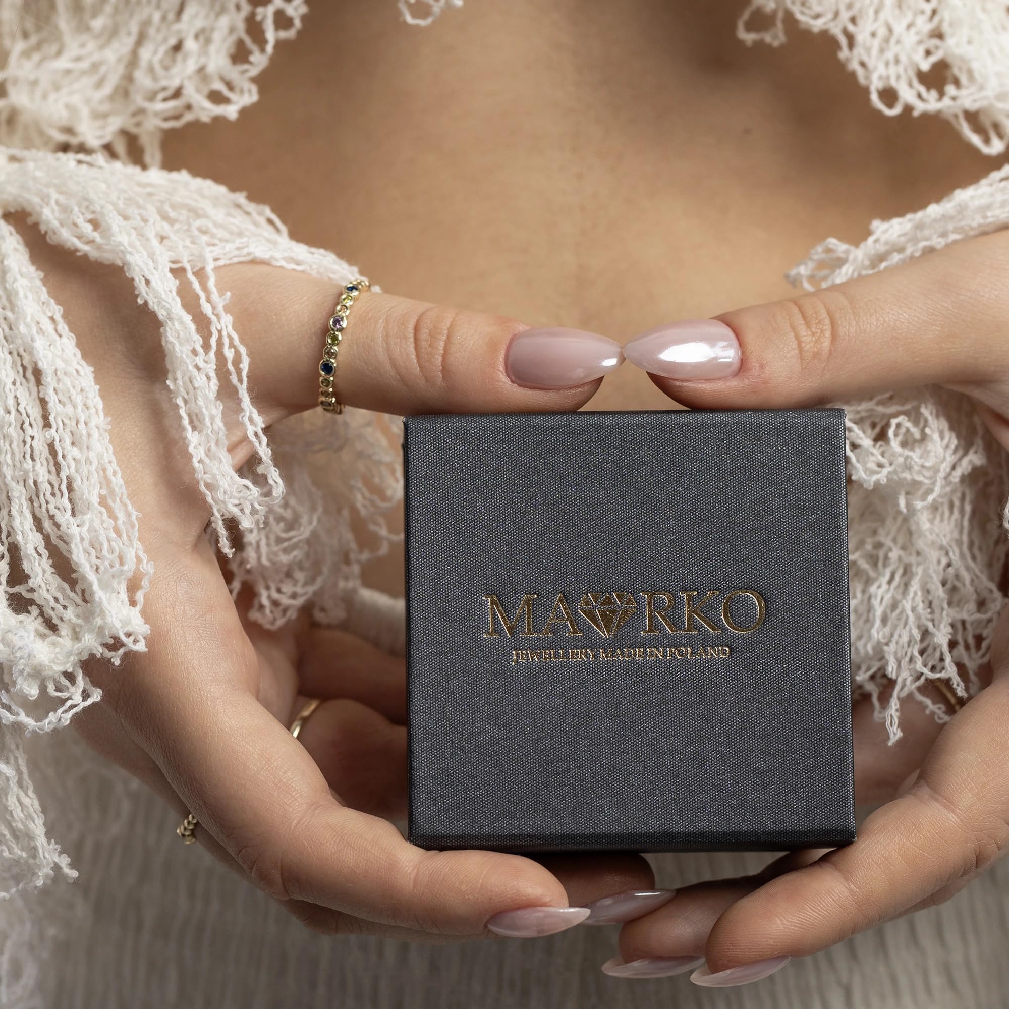 MARKO Echtgold Creolen Ohrringe 8 Karat Gelbgold 10mm mit Zirkonia Steinen – Wasserfest, Flacher Rücken, Eleganter Gold Schmuck