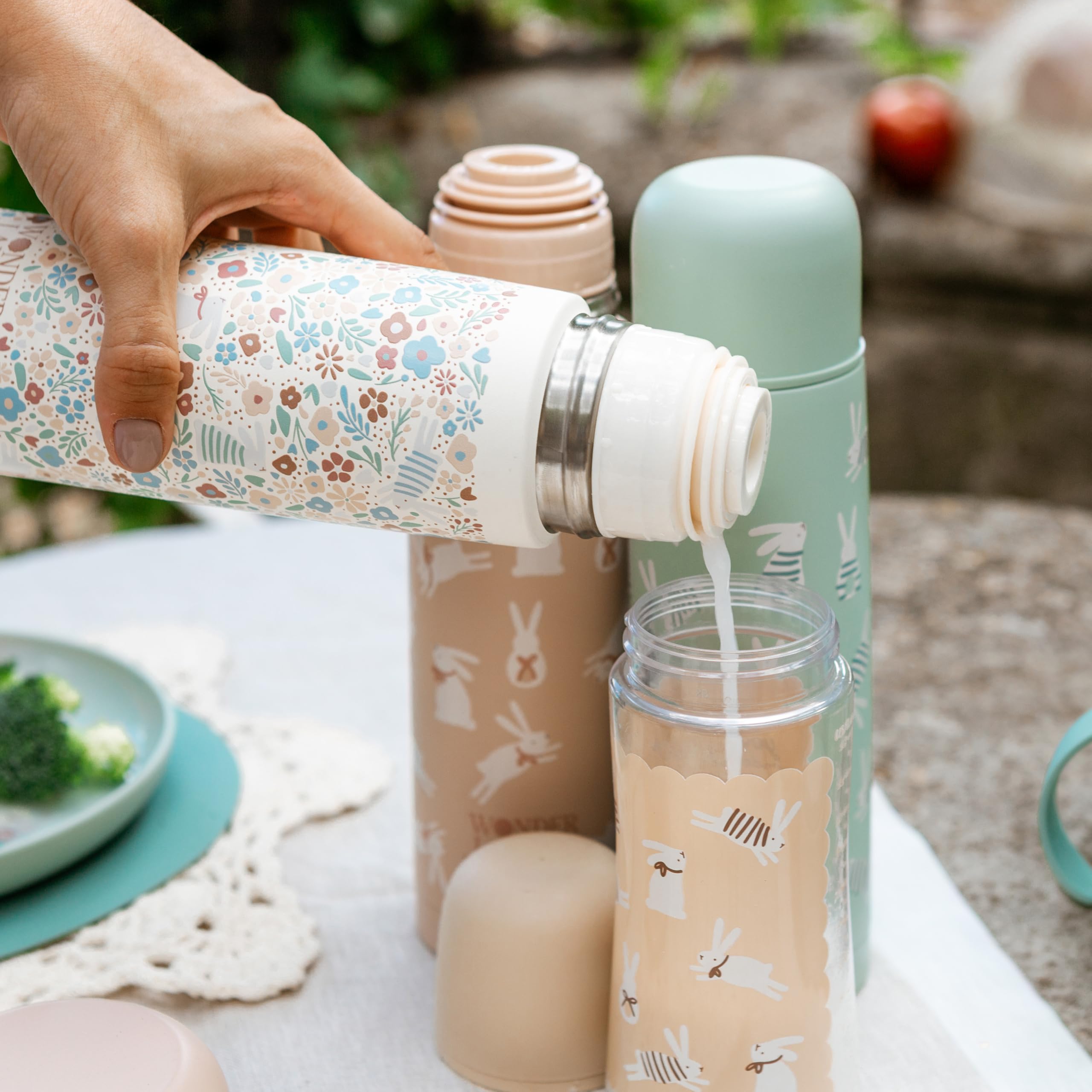 Suavinex, Thermos liquide pour nouveau-né, en acier inoxydable, fermeture hermétique à pression. Boissons chaudes et froides, pour eau chaude. Idéal pour préparer biberon. 500 ml