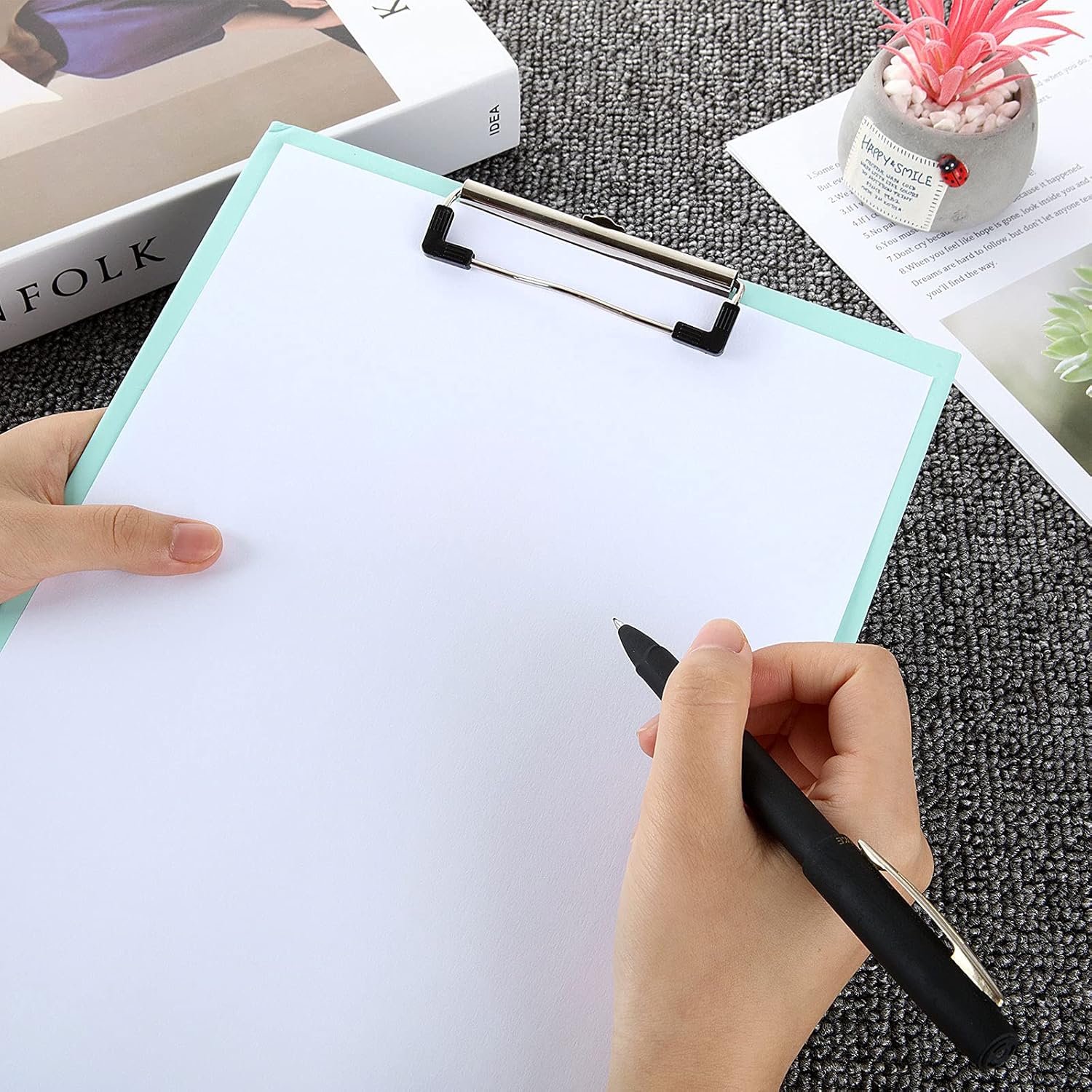 かわいいハードボード クリップボード レターサイズ 折りたたみ式クリップボード A4 標準サイズ 9インチ x 12.5インチ かわ