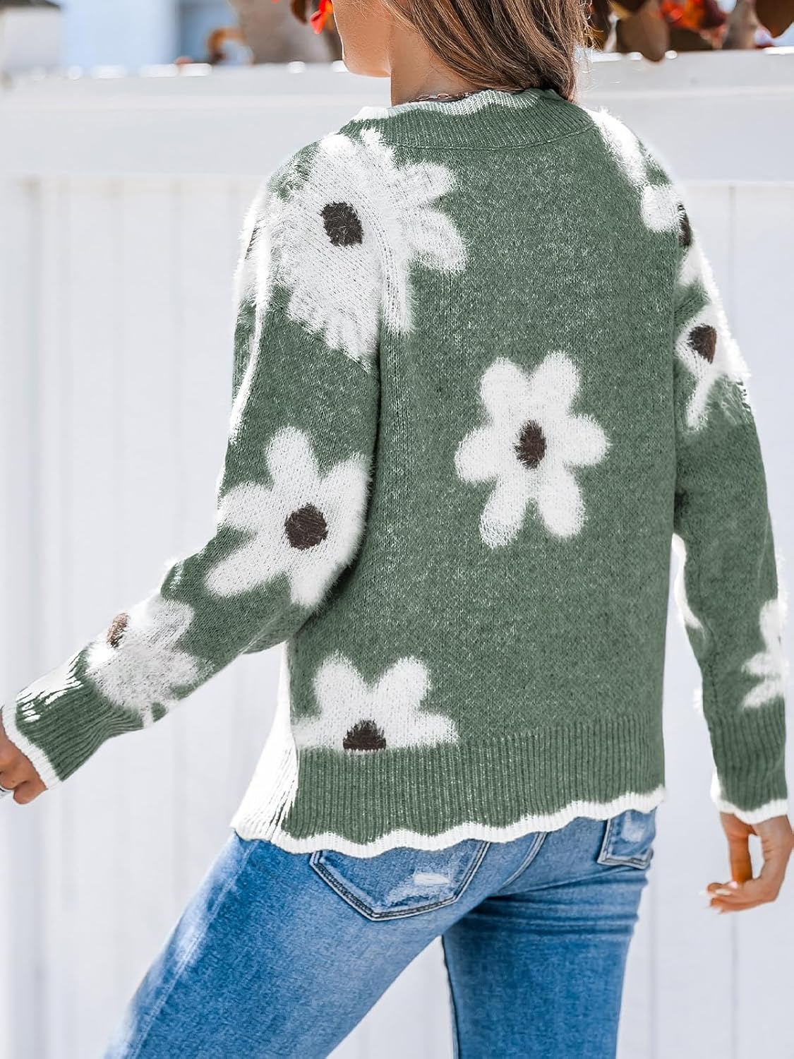 CUPSHE Womens Sweaters Long Sleeve Fall Sweater Trendy 2025 Floral V Neck Jumper Tops