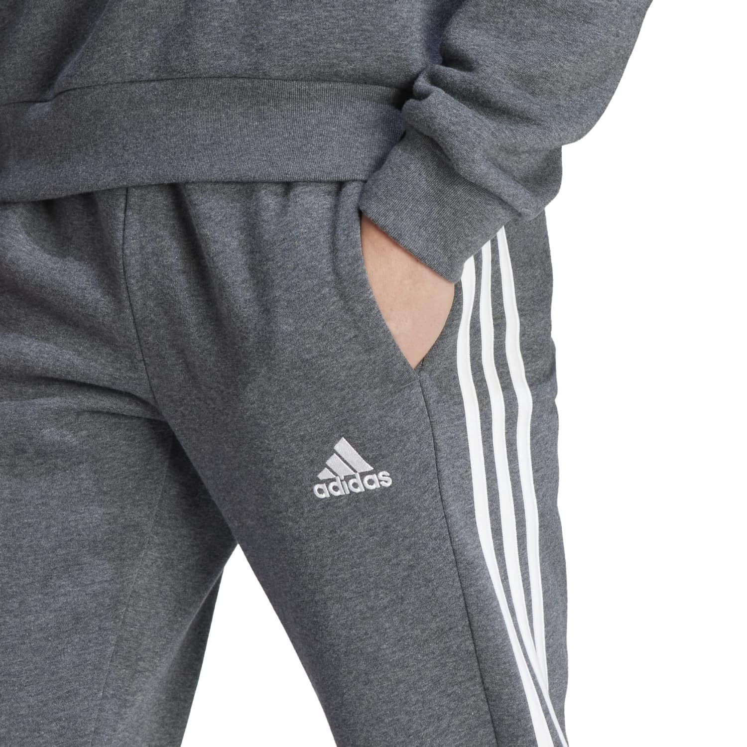 adidas Herren Essentials Fleece 3-Stripes Tapered Cuff Pants, dark grey heather, M