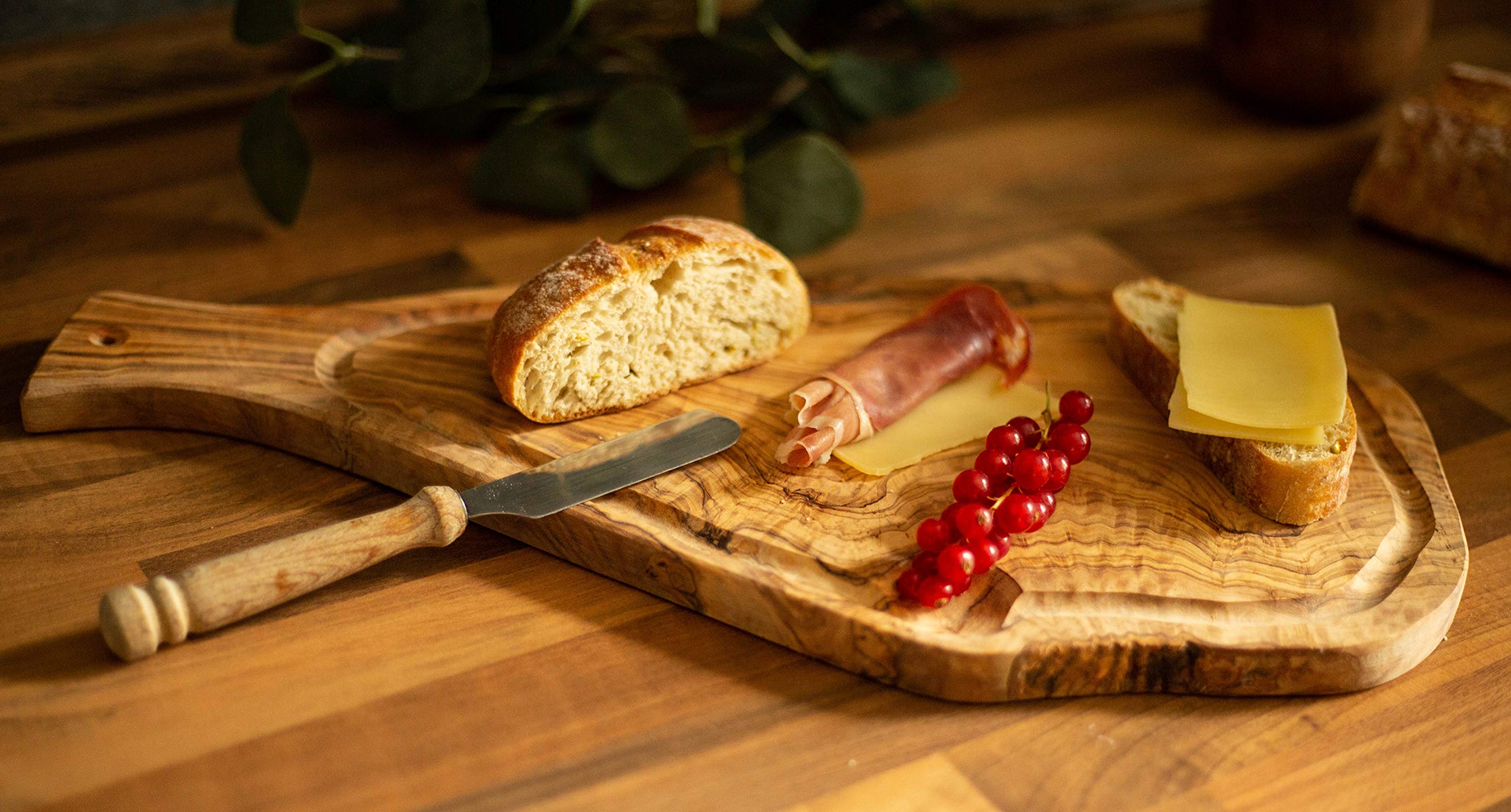 Benera Oliveholz - Tabla de cortar (45 cm, con asa y surco, también para servir y servir
