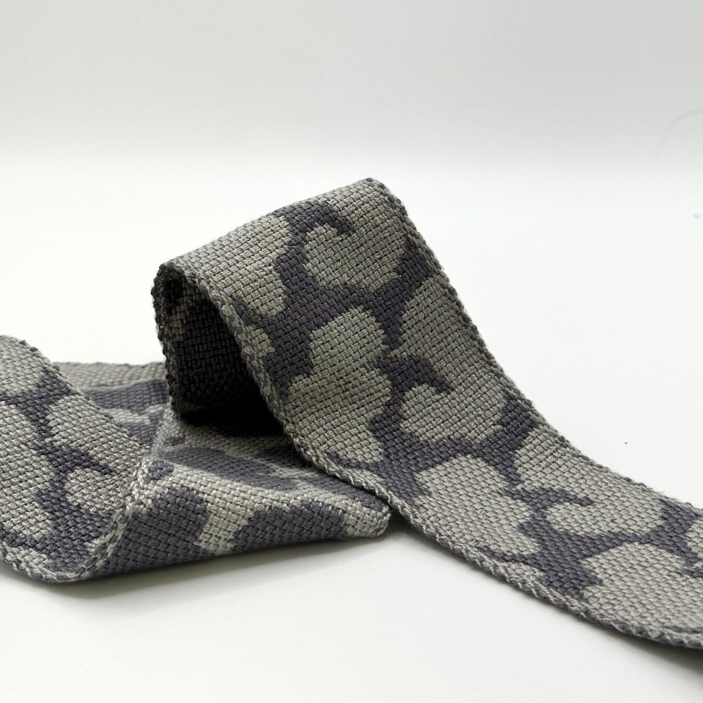 Tresse tissée 5 cm anthracite haut de gamme, galon de finition sur carte 12,5 m