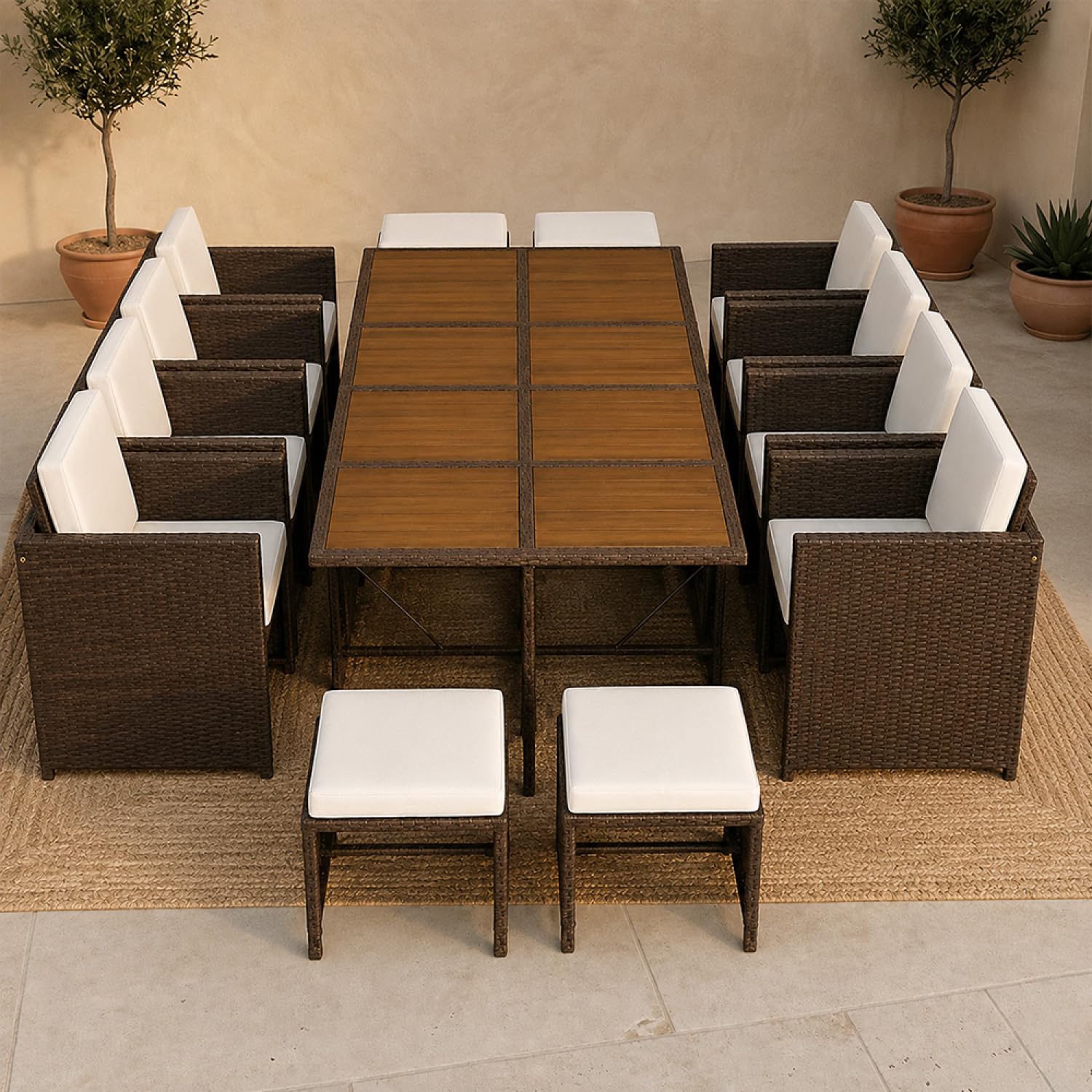 CONCEPTO FÁBRICA | Salón de jardín Empotrable Toledo 12 plazas Resina Trenzada Marrón | Mesa de comedor exterior con 8 Sillones y 4 Pufs | Bandeja Acacia | Cojines Beige Desenfundables | Funda