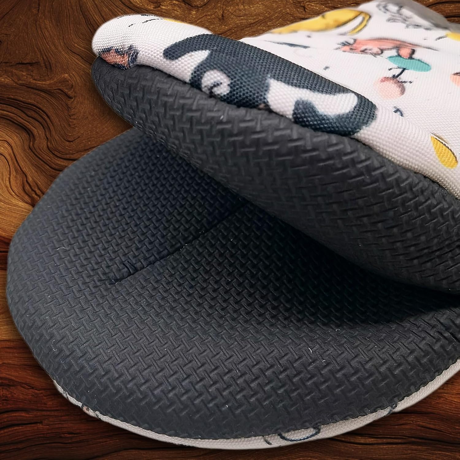 Cute Cat Oven Mitts, High Heat Resistant Kitchen Oven Gloves, Mini Silicone Oven Mitts, Non-Slip Grip Surfaces and Hanging Loop for Grilling, Baking, Cooking and Microwave, Gift - Image 6