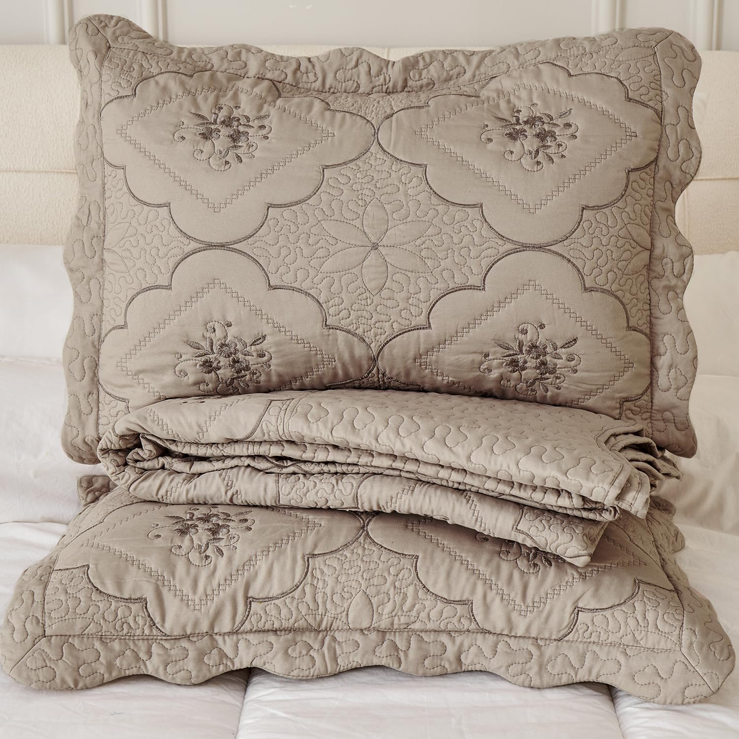 Cmfshape Floral Embroidery Quilt Set,3 Pieces Queen Quilt Bedding Set,Classic Diamond Pattern Quilts,Ultra Soft Lightweight Reversible Bedspread Coverlets for All Season(Taupe,90"x90")