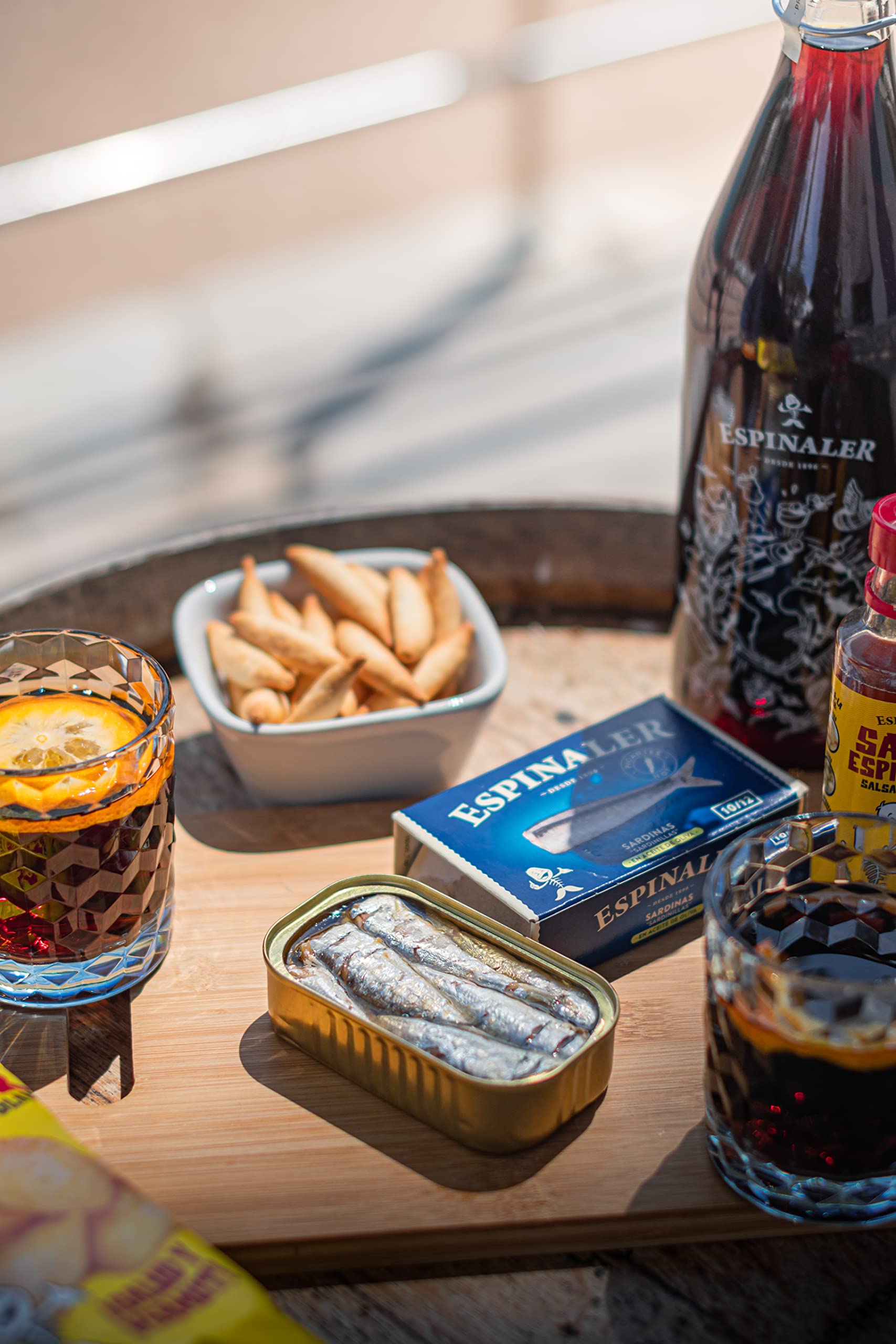 Sardinillas en aceite de oliva Espinaler - Pack de 5 latas de 10-12 Sardinas en Conserva - Conservas Gourmet de sardinillas en aceite - Sardinas en conserva para tu aperitivo o para cocinar