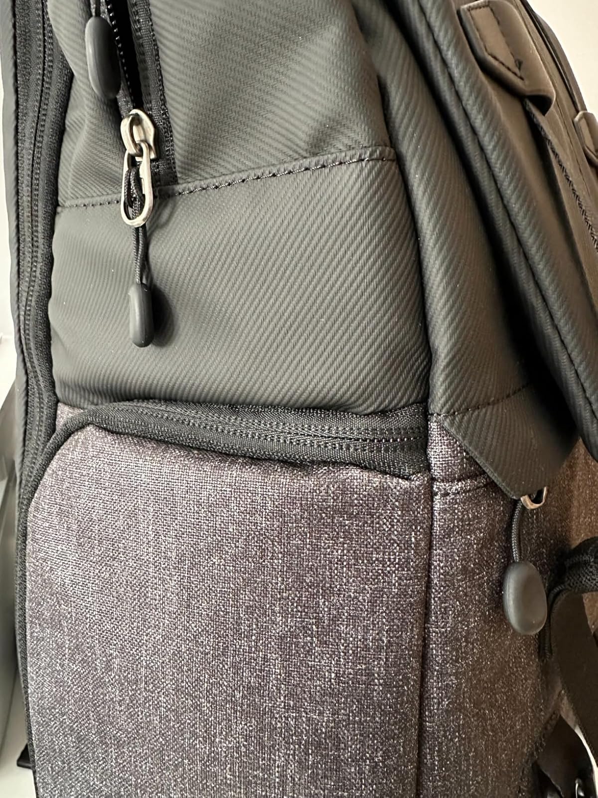 Elegante y discreta.