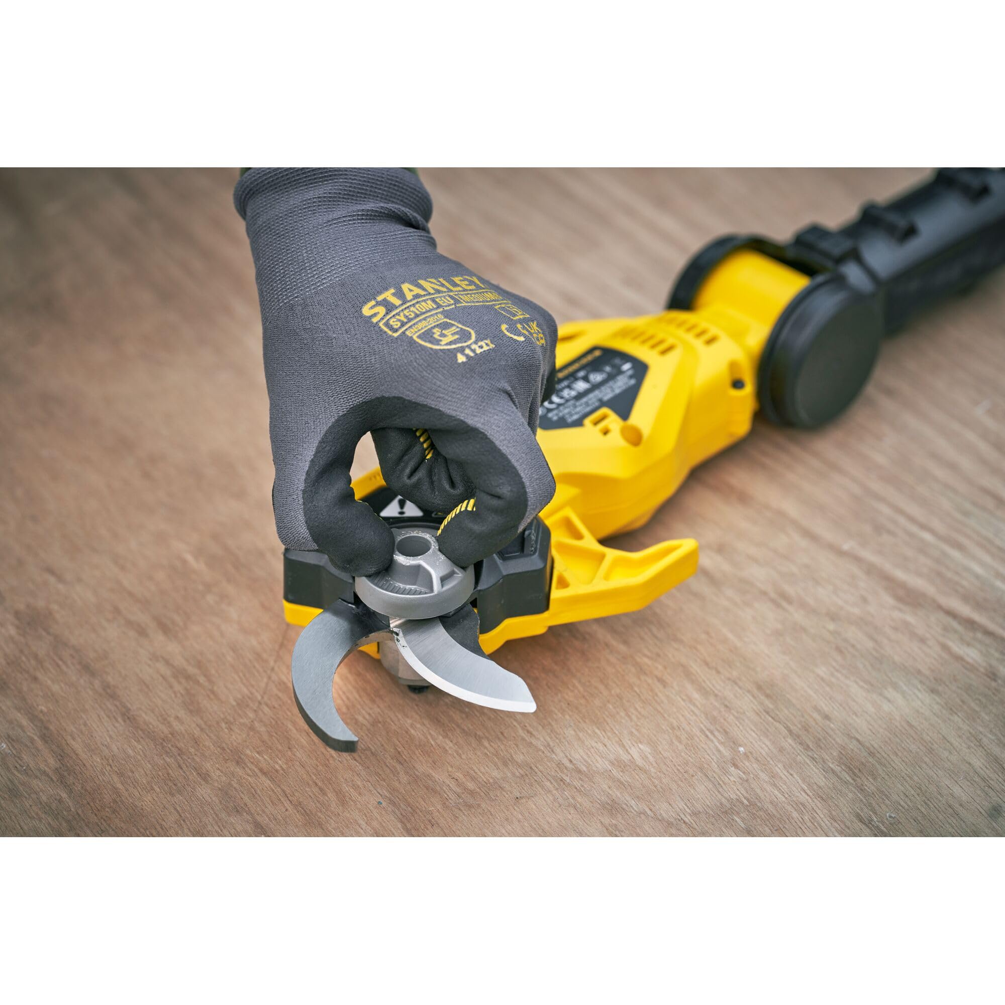 Potatore telescopico 18V STANLEY FATMAX V20 (Unità senza batteria e caricabatterie), SFMCPP632B-XJ