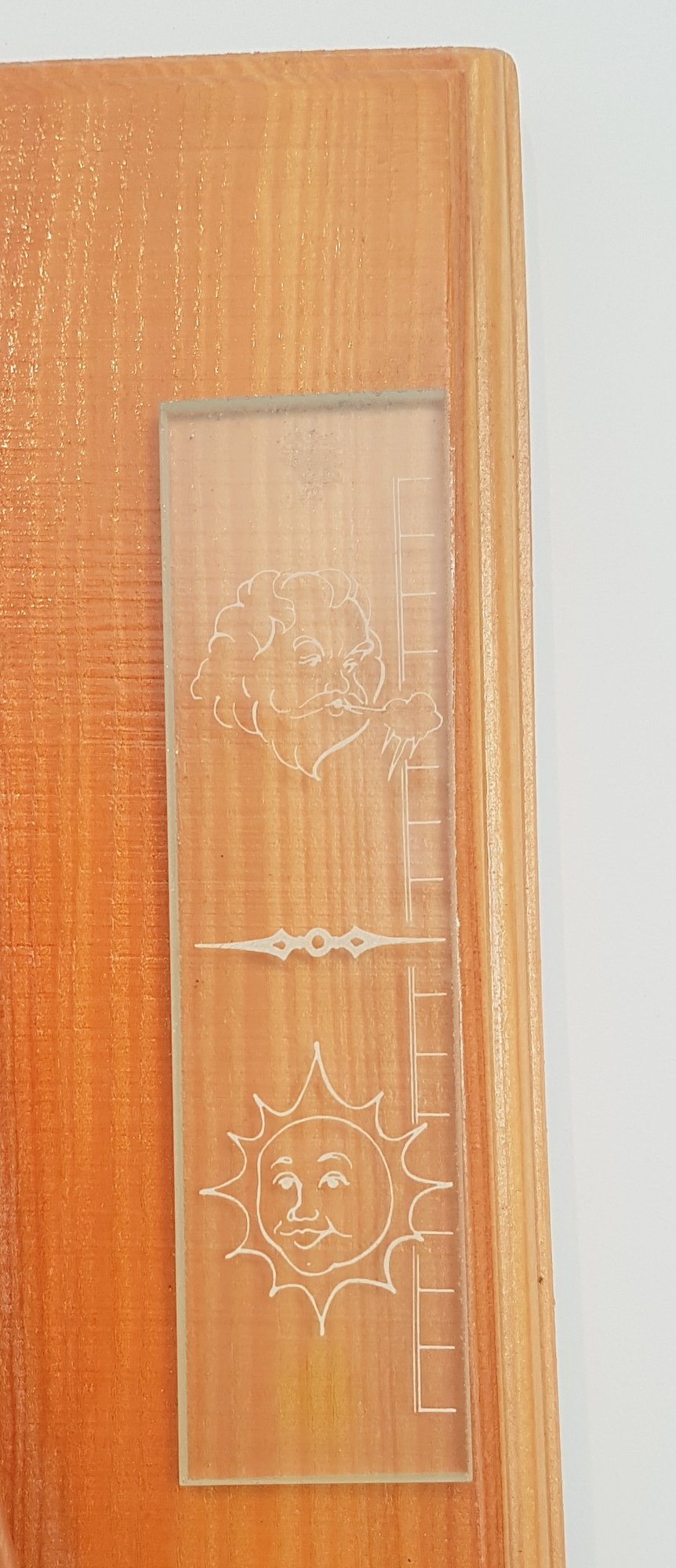 Barometer Glasbarometer dekoratives Wandbarometer Goethe Barometer Klarglas zum hängen auf hellem Holz und Glasauffangschale Größe ca. 14 x 34 cm Oberstdorfer Glashütte