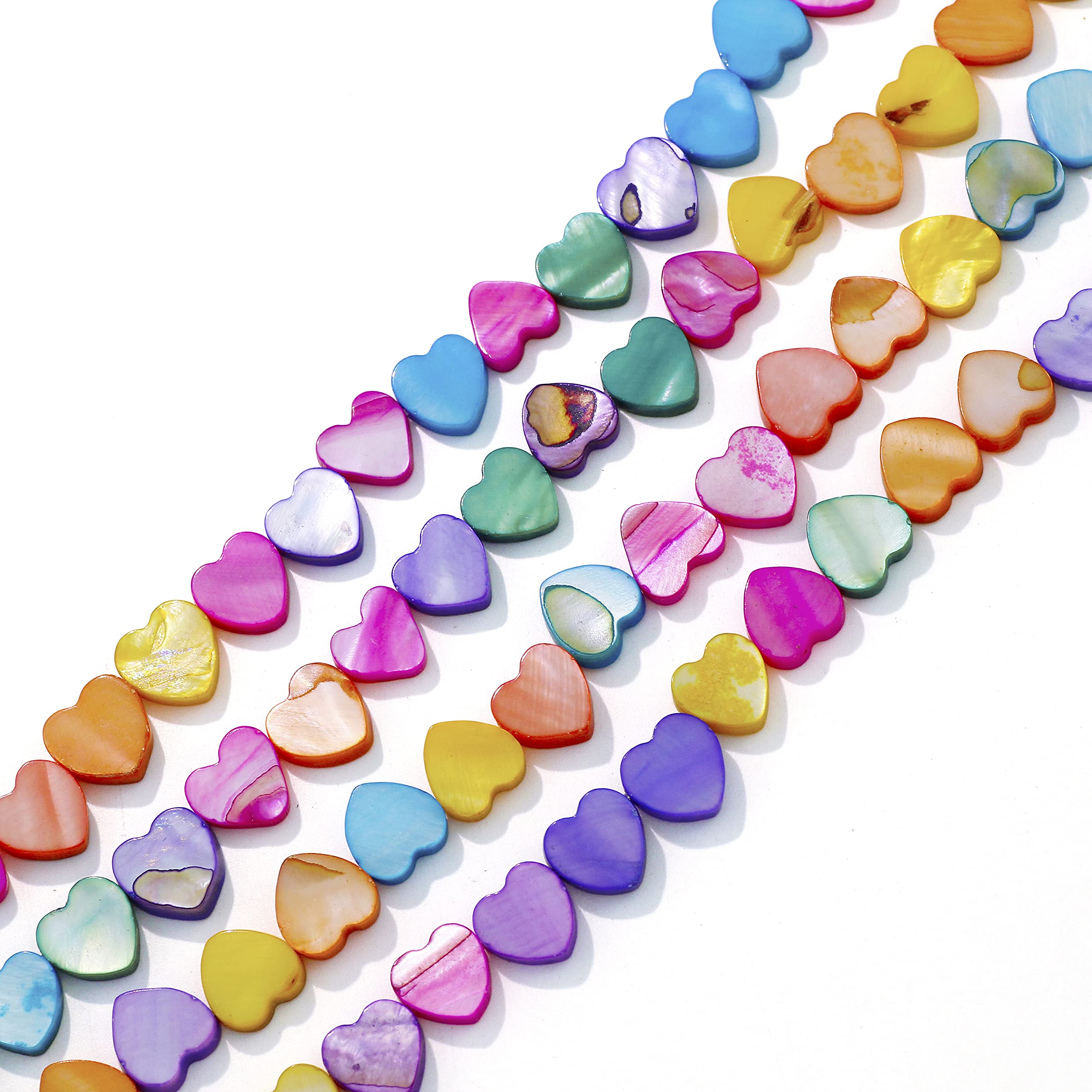 Realistiche Perline Di Perle A Forma Di Cuore Su Sfondo Rosa Pastello Filo Gm1297670367 390745603
