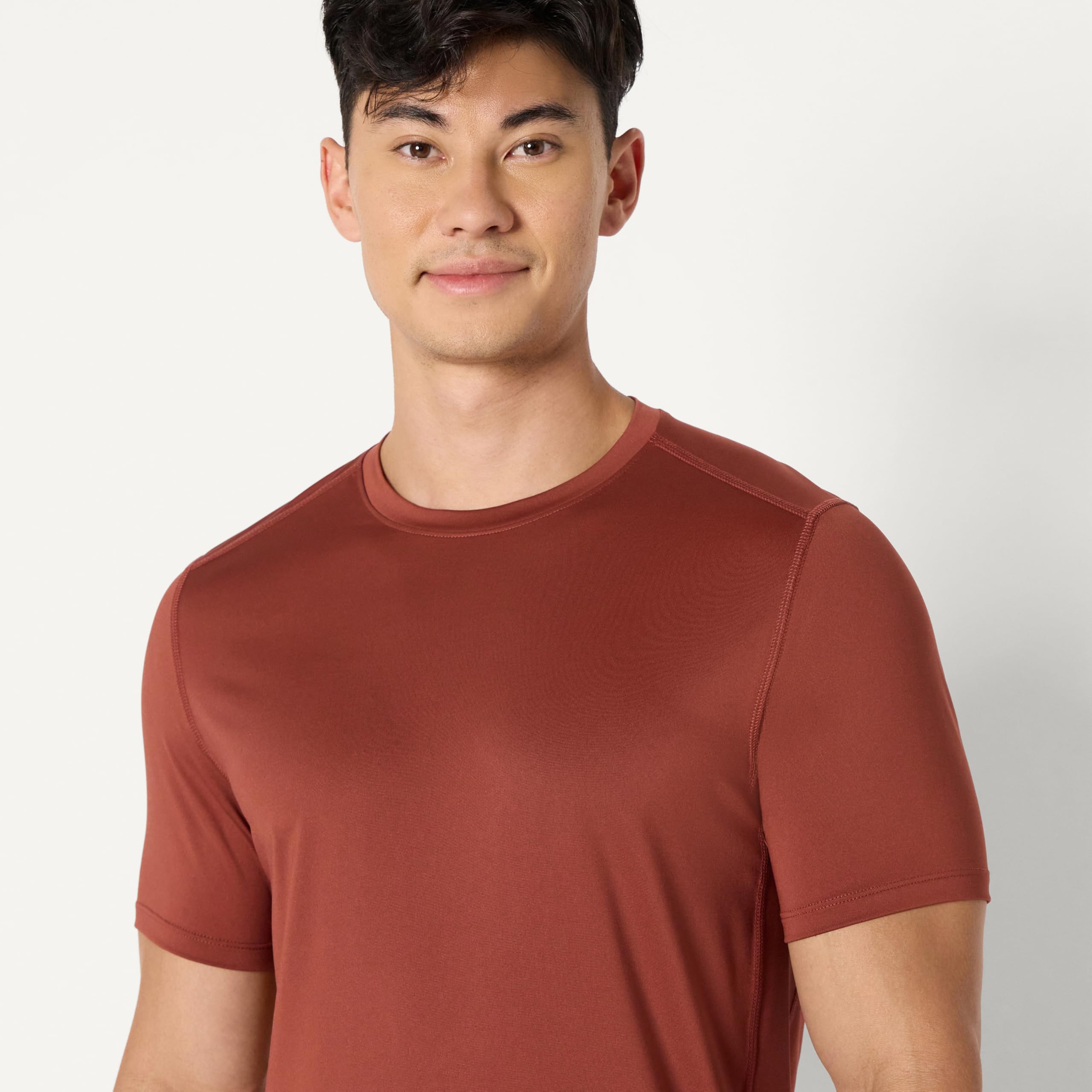 Amazon Essentials T-Shirt Tecnica Leggera a Maniche Corte in Tessuto Elasticizzato ad Asciugatura Rapida e Assorbimento dell’Umidità Uomo, Confezioni Multiple