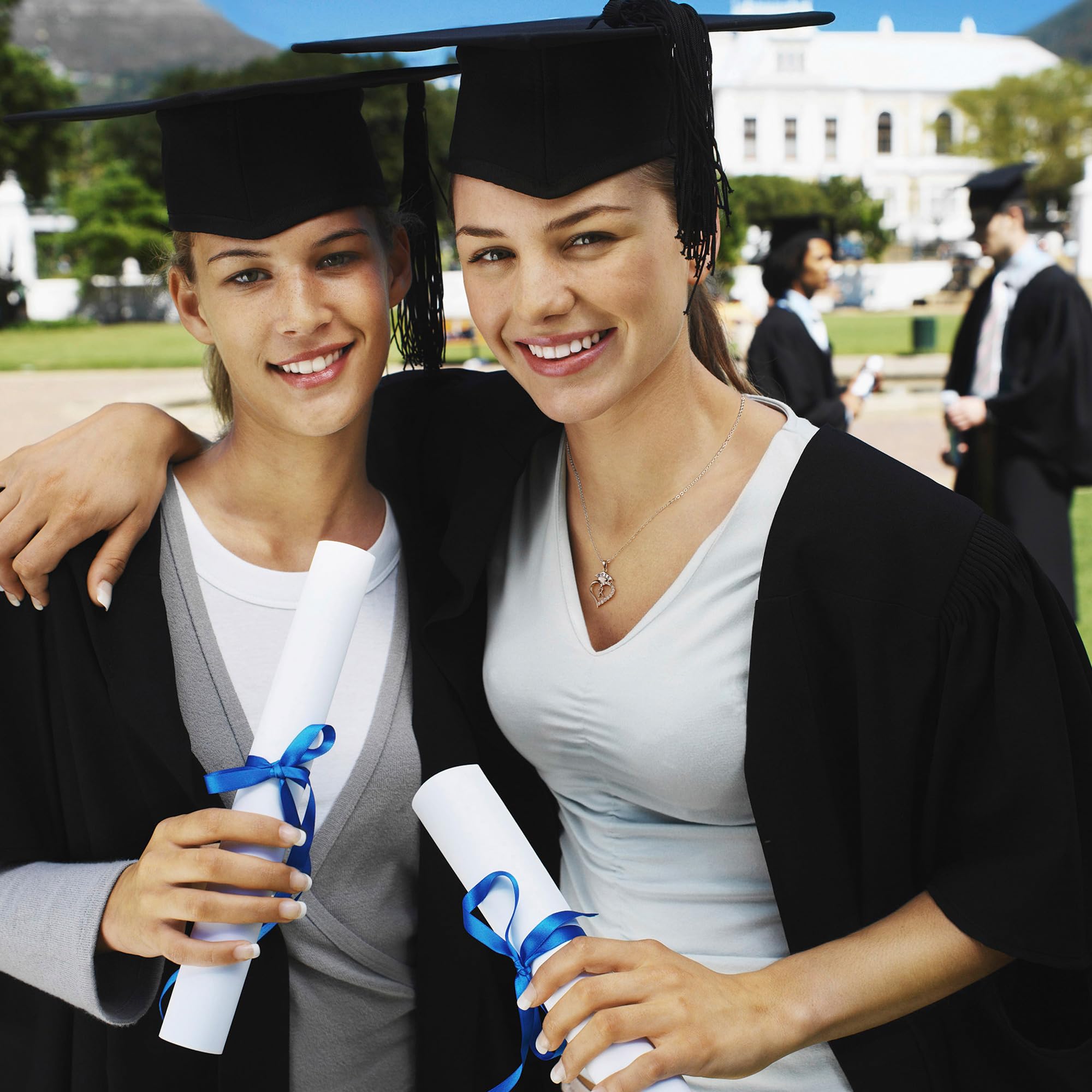 TINGN Regalos de graduación para ella 2024, collares con dije de corazón con inicial con gorra de graduación de clase 2024, regalos de graduación para ella 2024