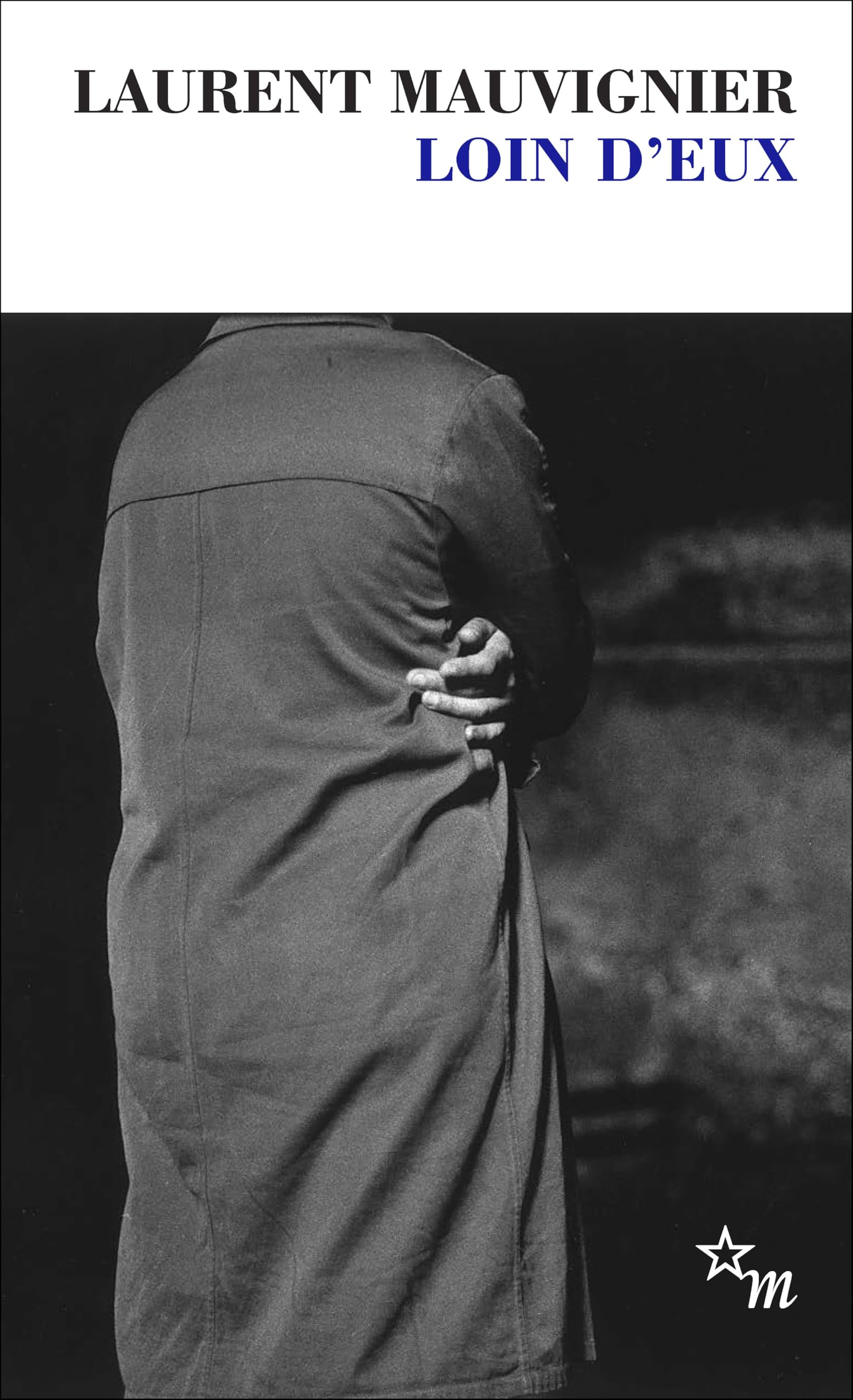 Loin d'eux, suivi de "Le Poids des silences"