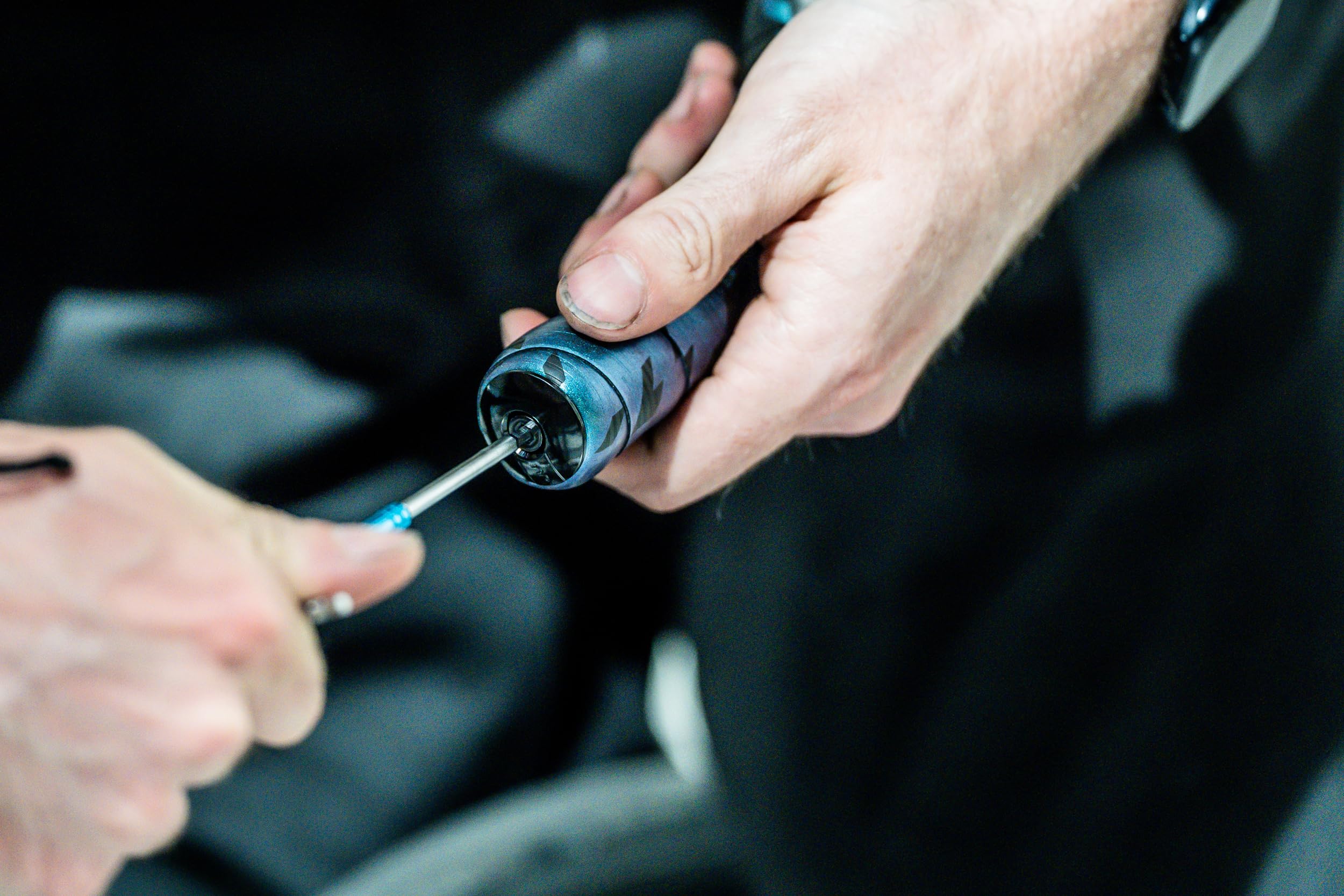 BBB Cycling Nanoribbon Gel Lenkerband – Rutschfestes Rennrad Lenkerband mit Nano-Struktur & Gel-Polsterung – Vibrationsdämpfend, Komfortabel & Langlebig – Inkl. Endstopfen - BHT-19 Schwarz/Blau
