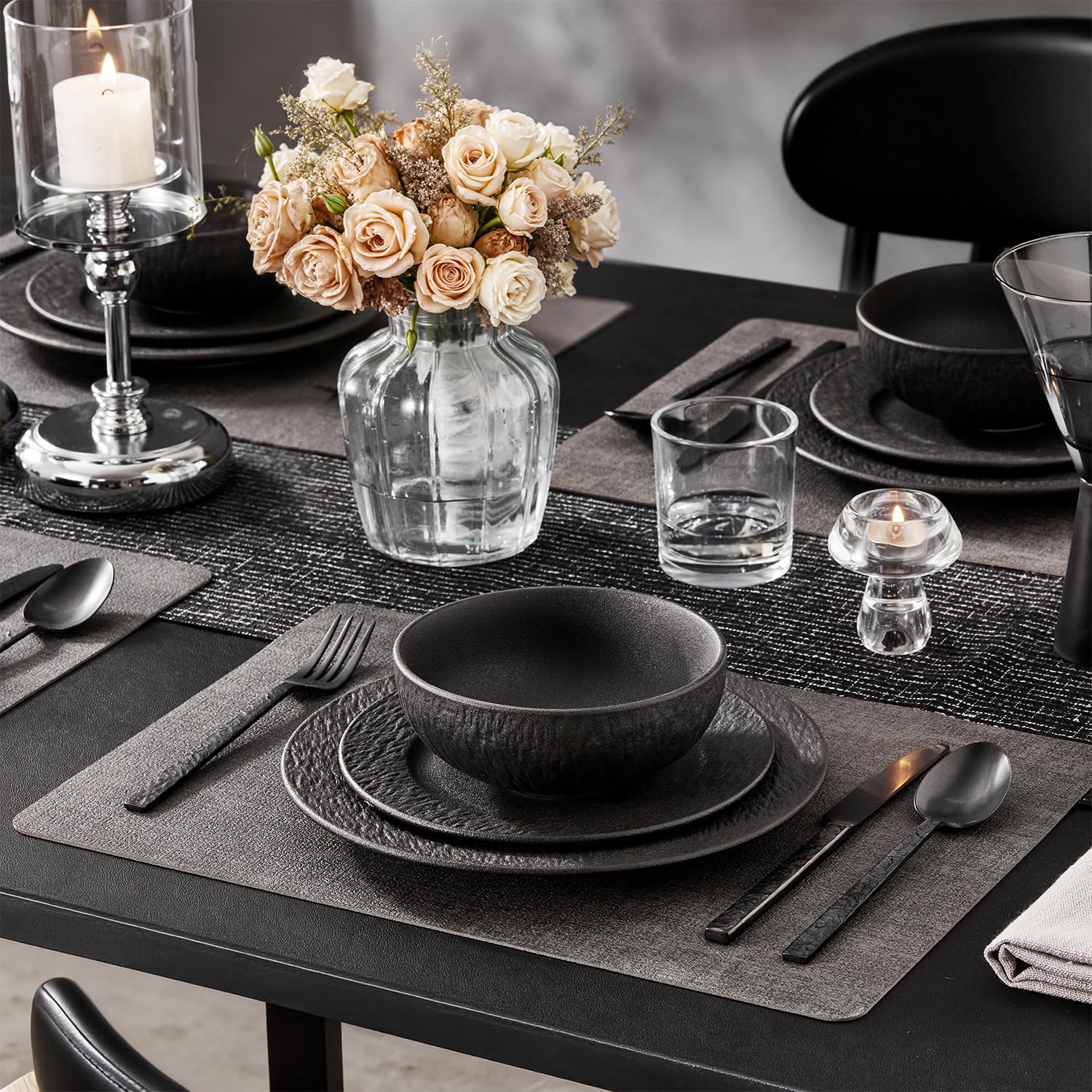 HIKAA Steingut Geschirrset Schwarz 8 Personen, 24-Teiligs Matte Teller Set, Hochwertiges Tafelservice Mikrowellen und Spülmaschinenfest, Kombiservice für Familienessen, Restaurants, Geschenke