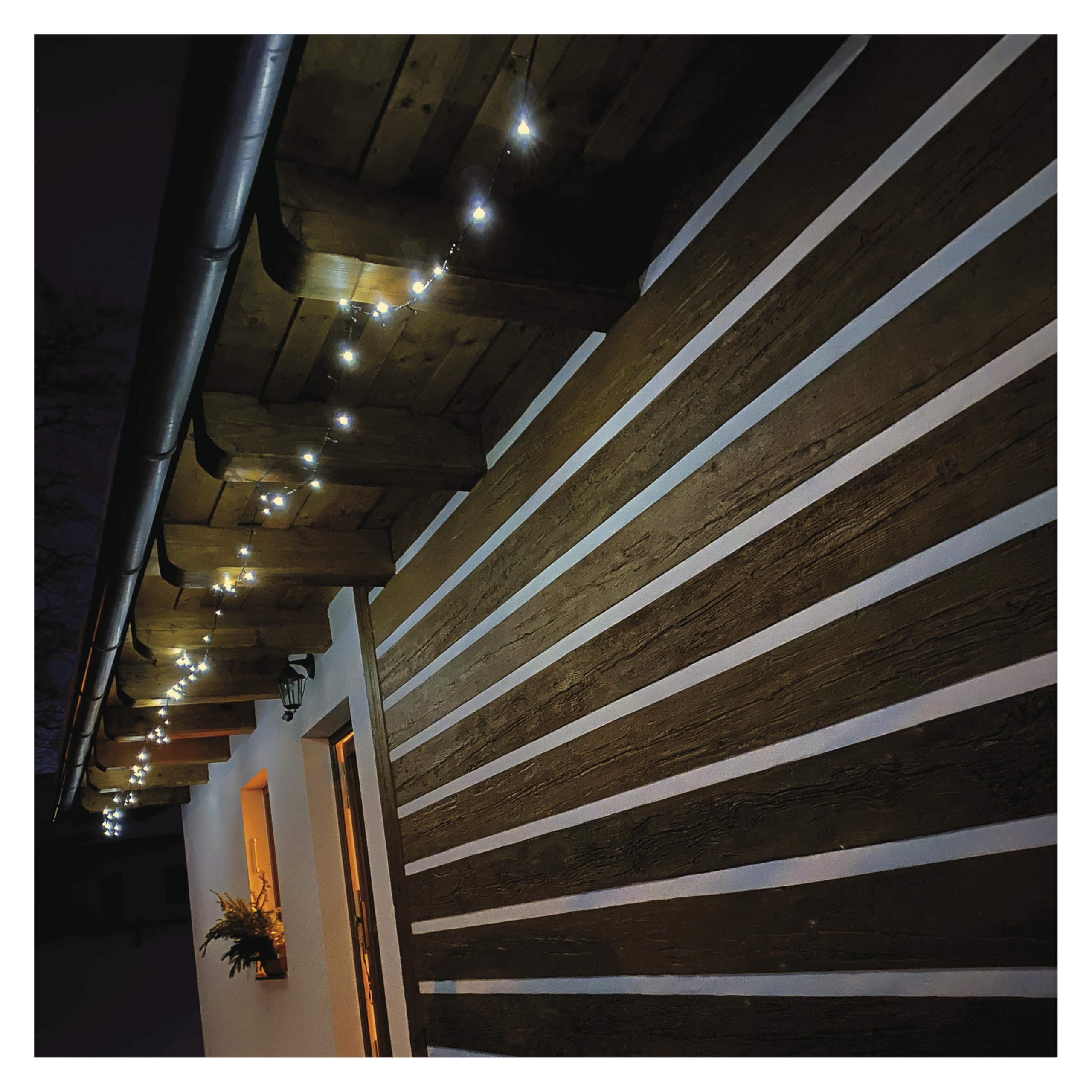 EMOS LED-Lichterkette kaltweiß für Innen und Außen, 50m lange IP44 Weihnachtslichterkette mit 500 LEDs + 5m Zuleitung und Netzteil, 8 Modi und 6h Timer Funktion, für Party, Weihnachten, Deko