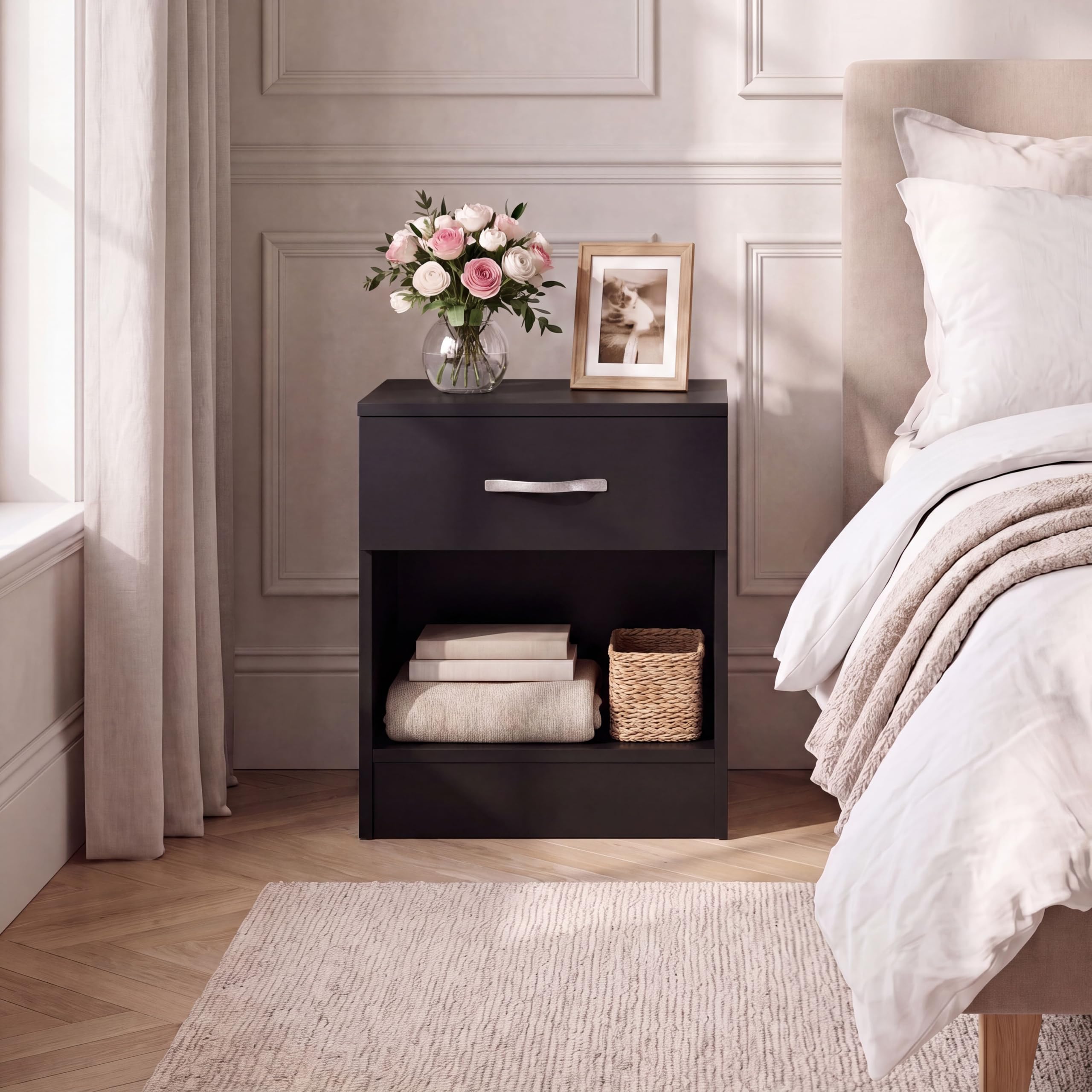 Vida Designs nero comodino, 1 cassetti con maniglie in metallo e corridori, sistema unico con guide, Riano mobili per camera da letto