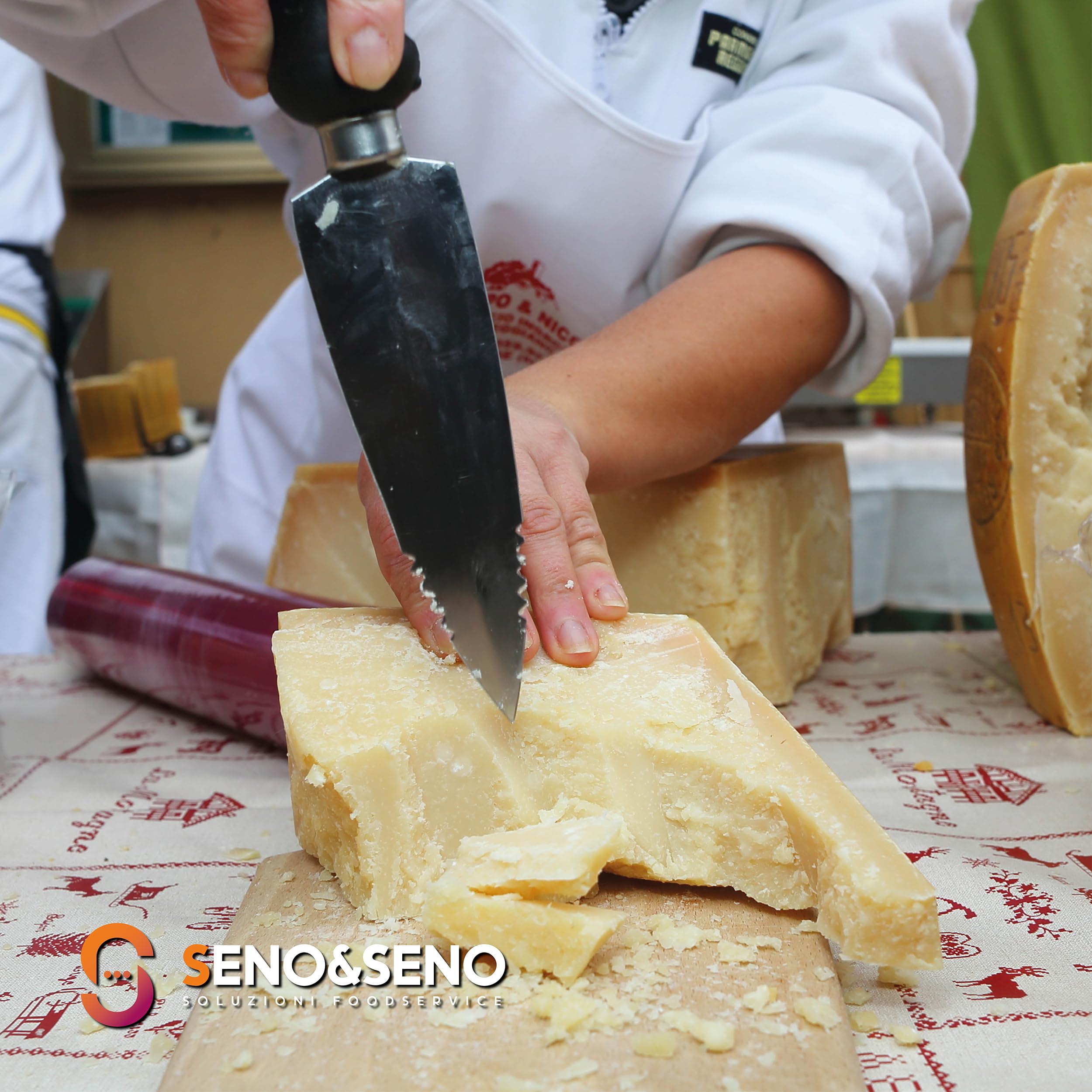 SENO & SENO Coltello da Formaggio | Lama in Acciaio Fabbricato in Italia con Processo Tradizionale | Manico in Propilene atossico (Grana Veneto Quadro, cm.13)