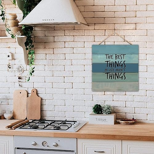 Vista 5 de Letrero de madera de estilo rústico de 16 x 16 pulgadas, con citas inspiradoras de las mejores cosas de la vida no son cosas, placa de madera