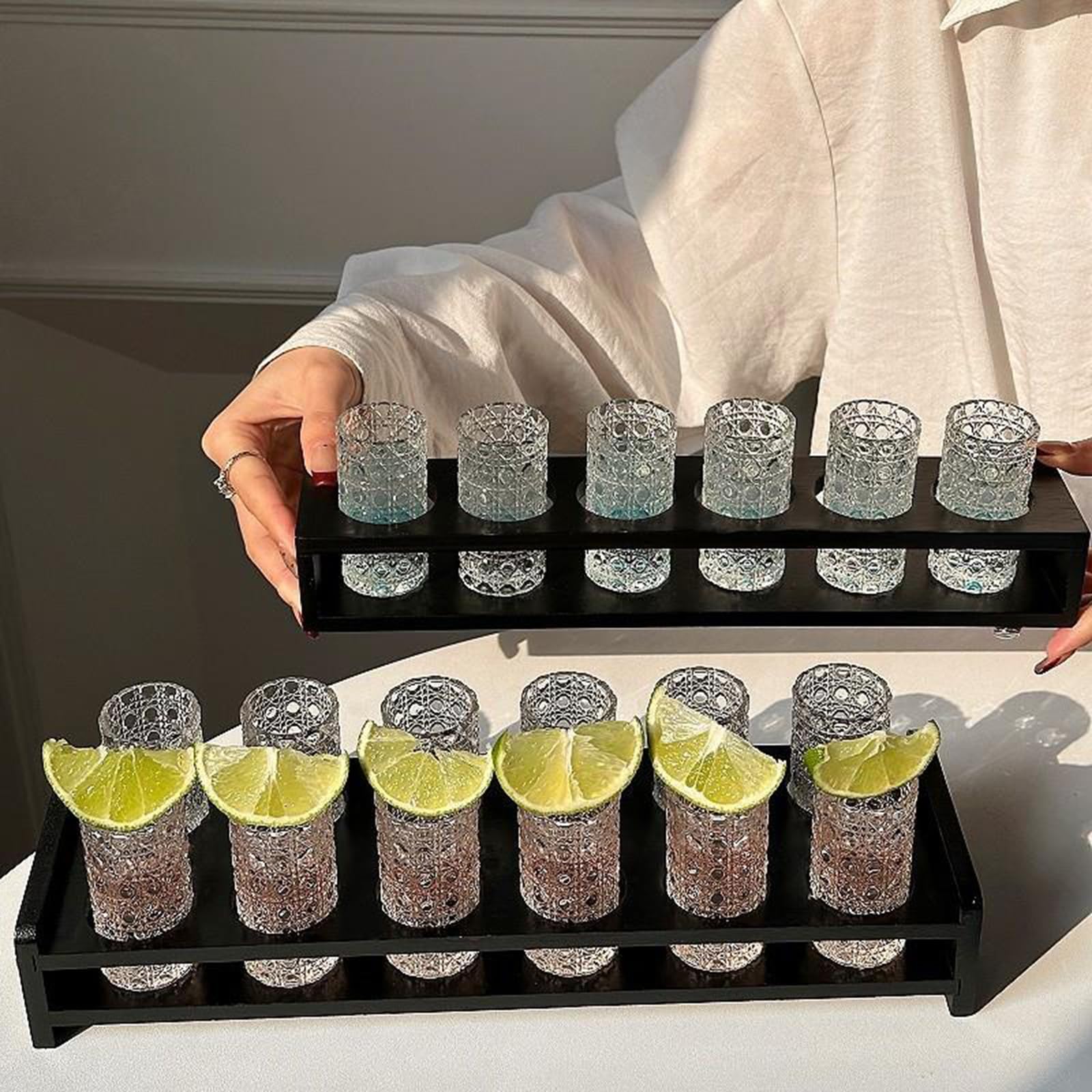 Juego de vasos de chupito de vidrio de 20 ml, patrón de piedras preciosas en relieve con estante de almacenamiento para whisky, tequila, licores, colección de fiestas (madera, 6 piezas)