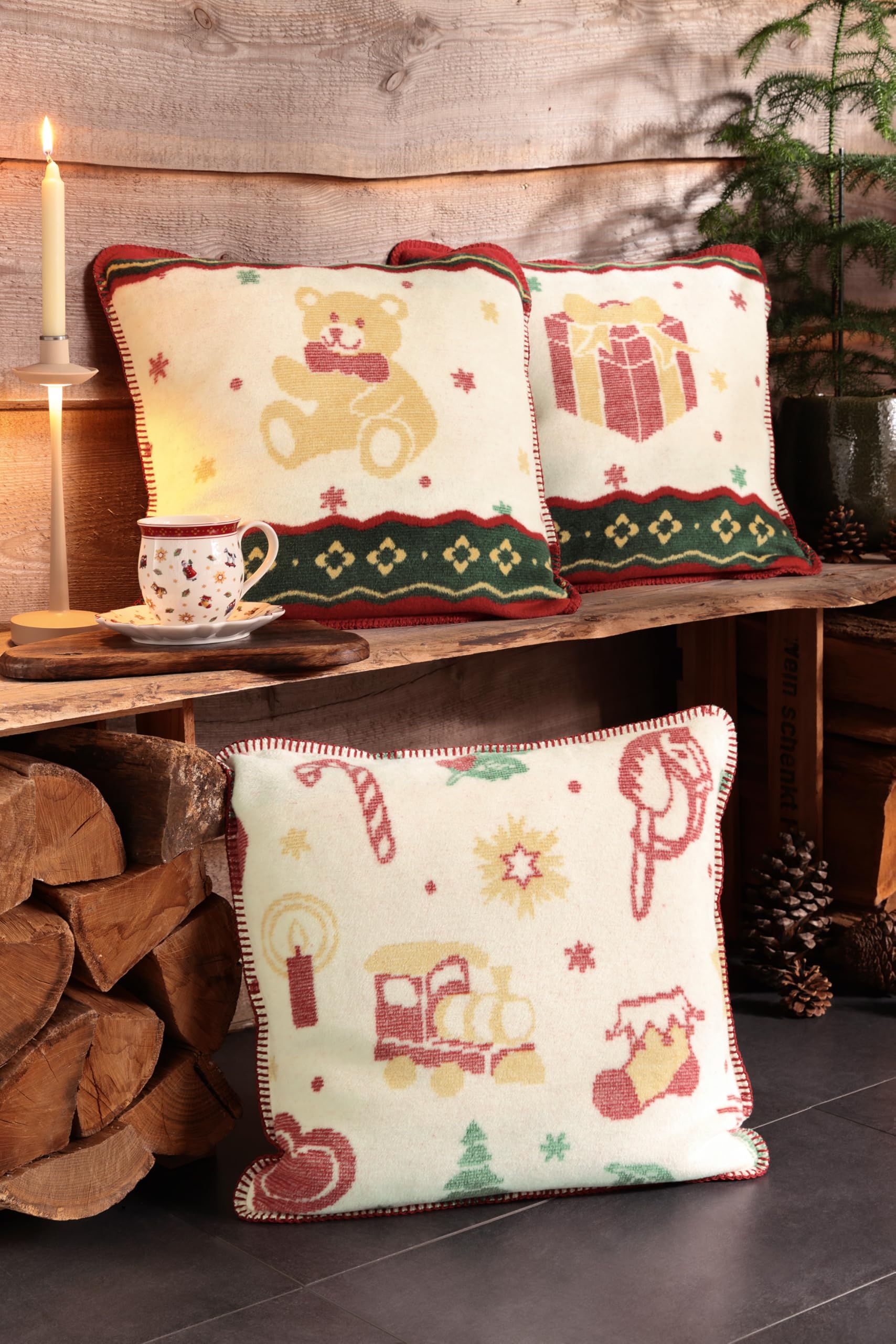 Villeroy & Boch Kissenhüllen Toy's Delight Allover Creme 50x50 cm | Made in Germany , Kissenhülle mit bunten Weihnachtsmotiven, Dekokissen, OEKO-TEX Made in Green, hochwertiges Zierkissen