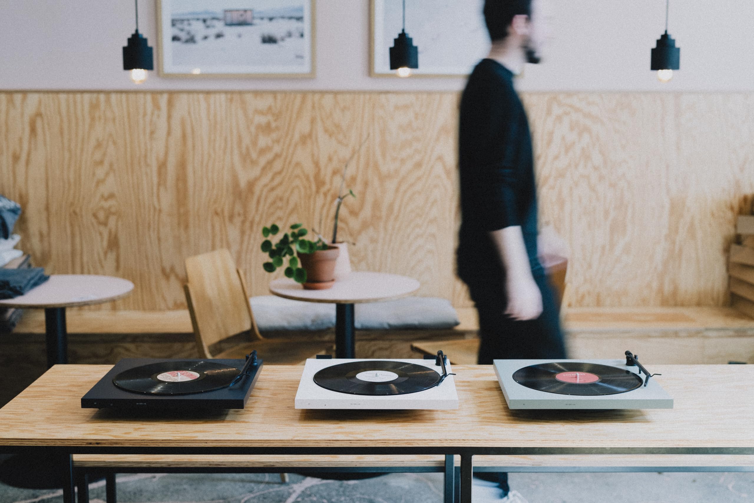 Tone Turntable – Minimalistischer Plattenspieler mit Bluetooth, eingebautem Phono-Vorverstärker, hochwertigem Tonarm, Riemenantrieb, Tone Factory - Made in Europe (Grün)