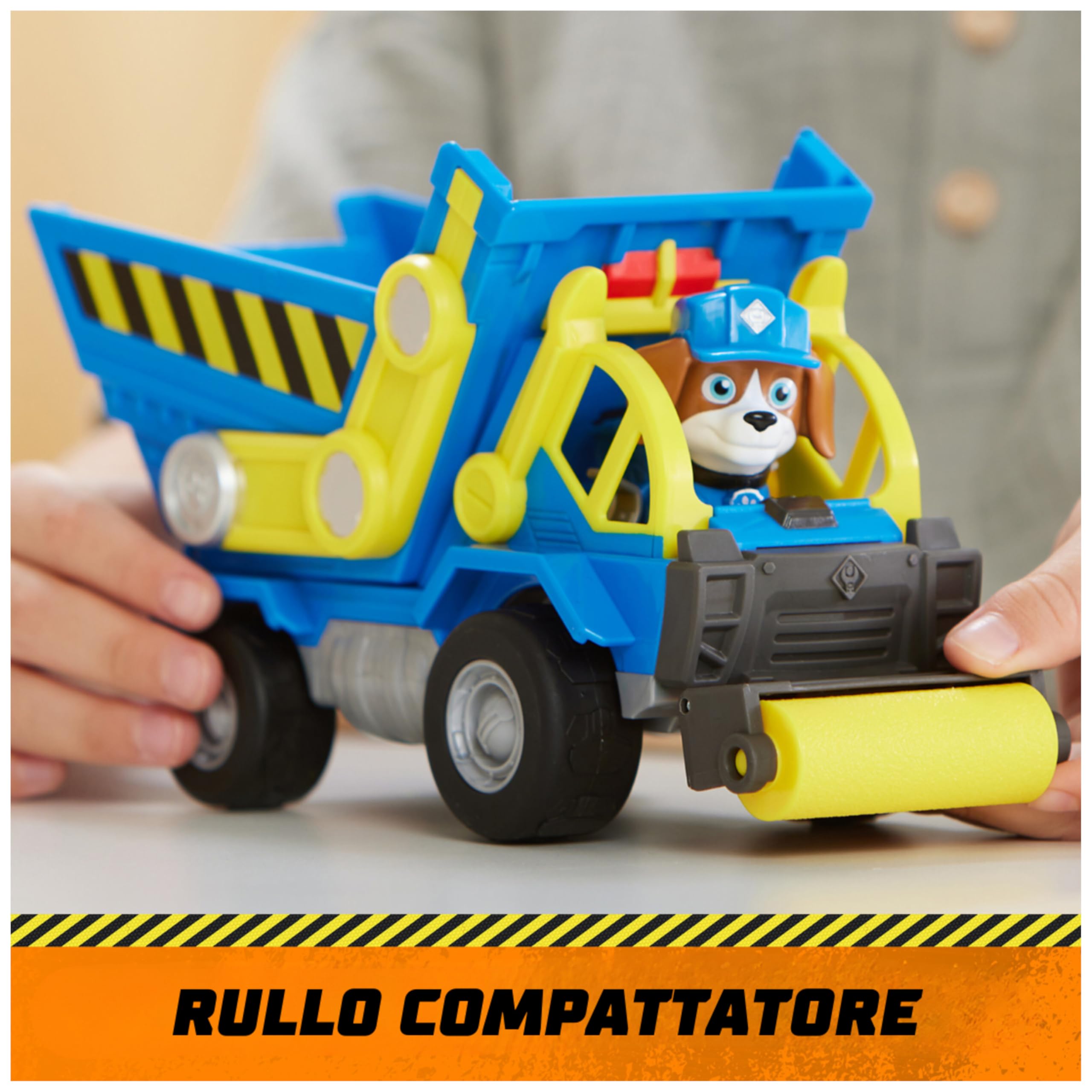 Rubble & Crew, Veicolo da lavoro di Wheeler, Camion ribaltabile con parti mobili e personaggio da collezione, giocattoli per bambini dai 3 anni in su