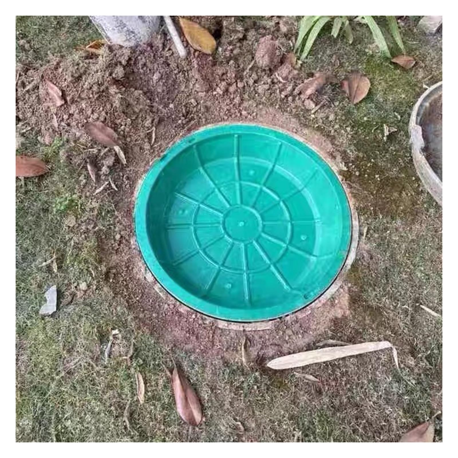 GJMSSMY Resin Circle Manhole Cover and Frame Invisible Tank Lids Recessed Sewage Cover, Garden Septic Tank Manhole with Base, Portable Embedded and Frame